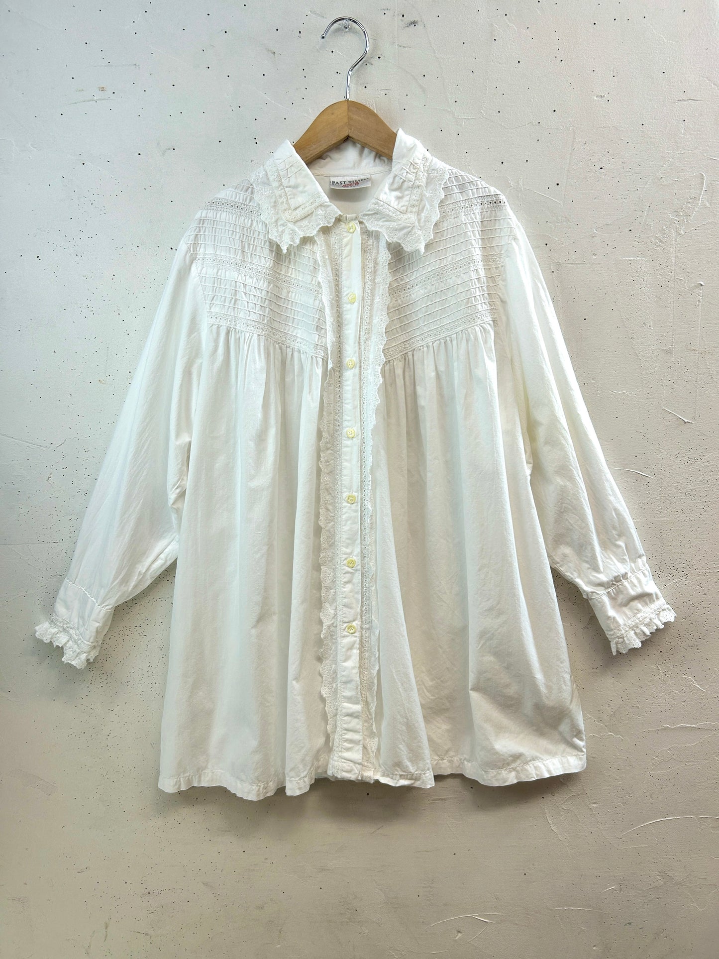 Vintage White Blouse [D32381]