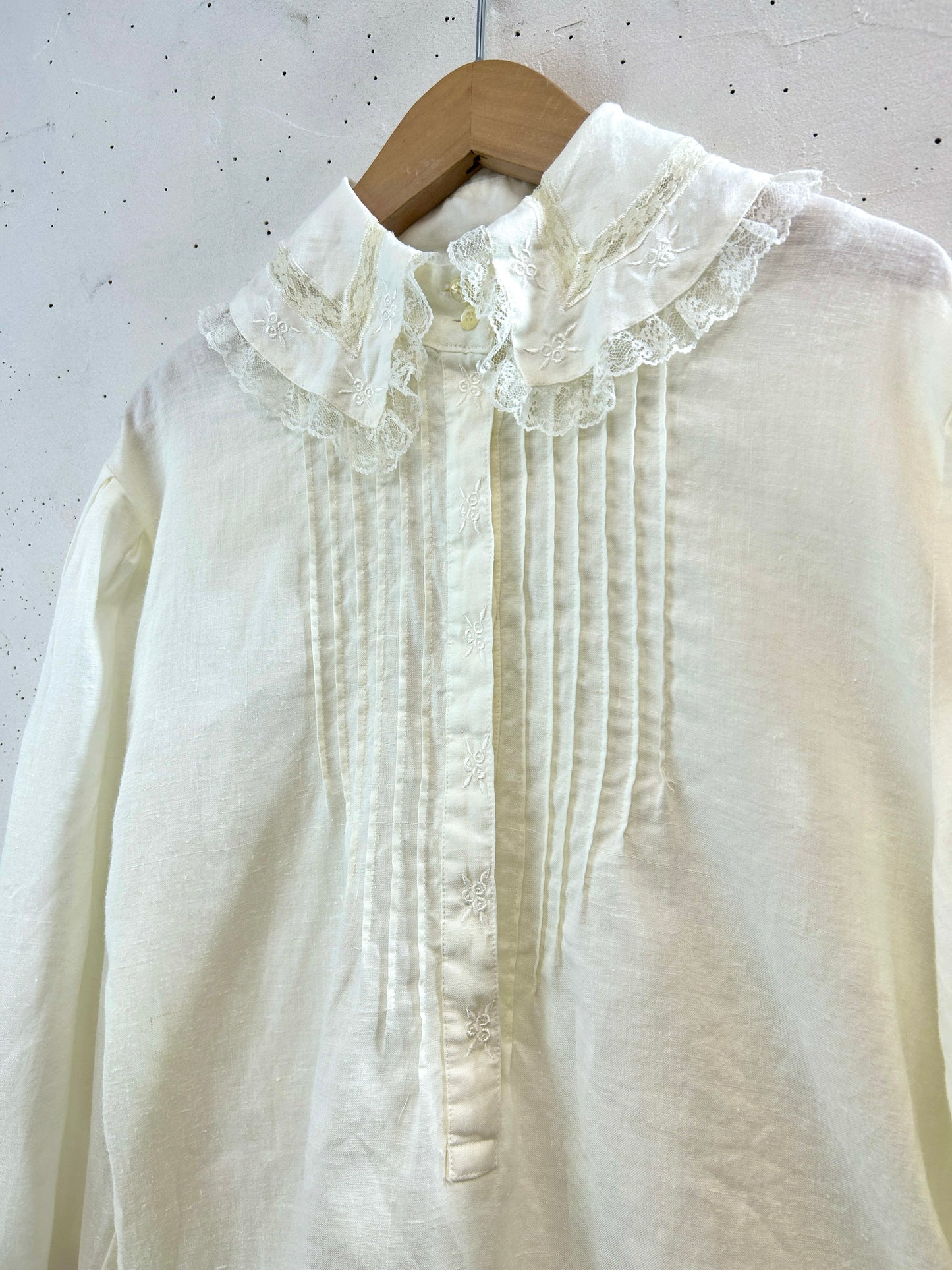 Vintage White Blouse [D32382]