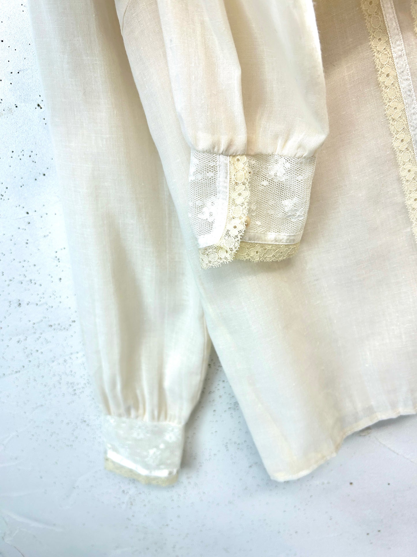 Vintage White Blouse [E32484]