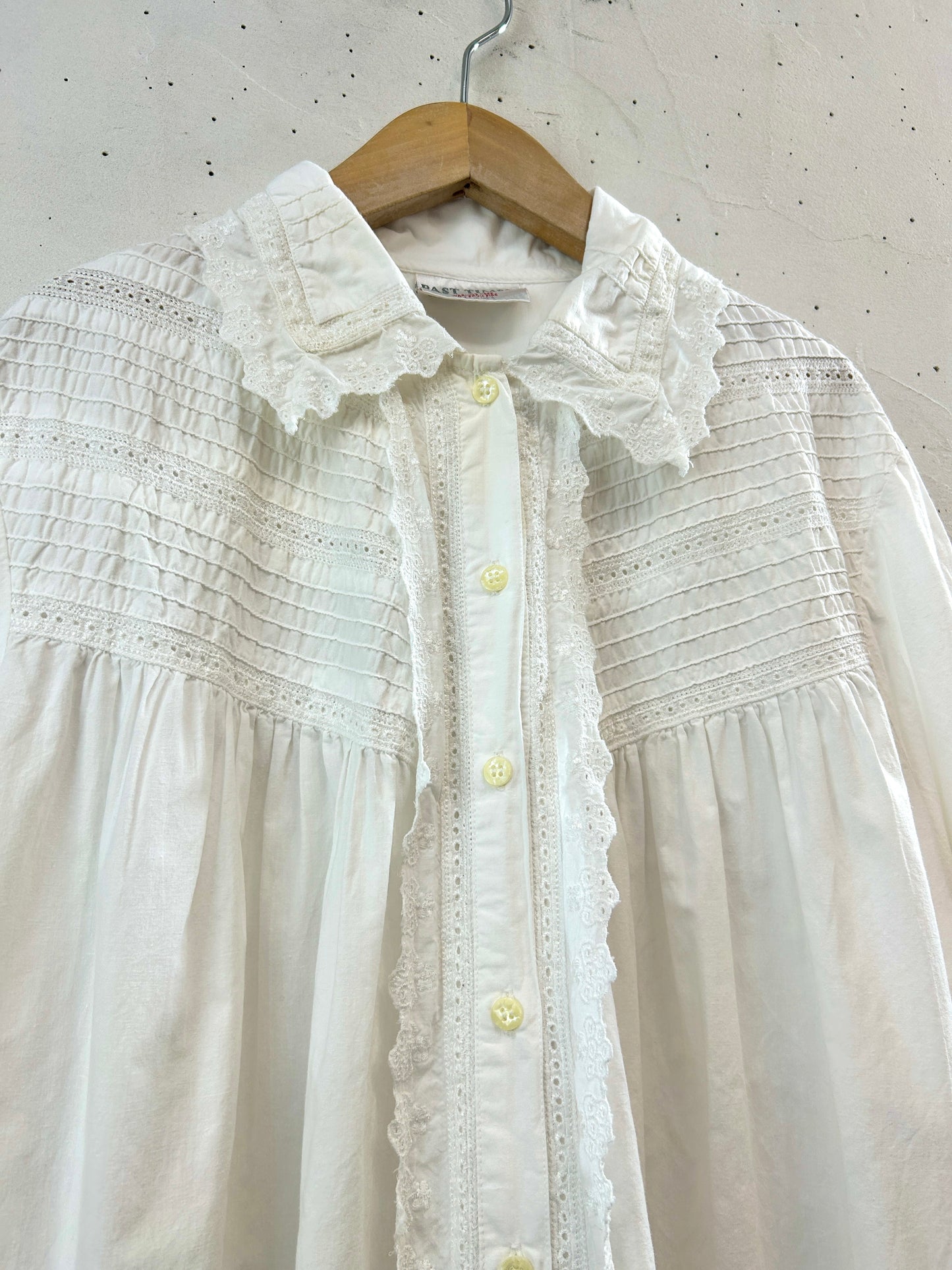 Vintage White Blouse [D32381]