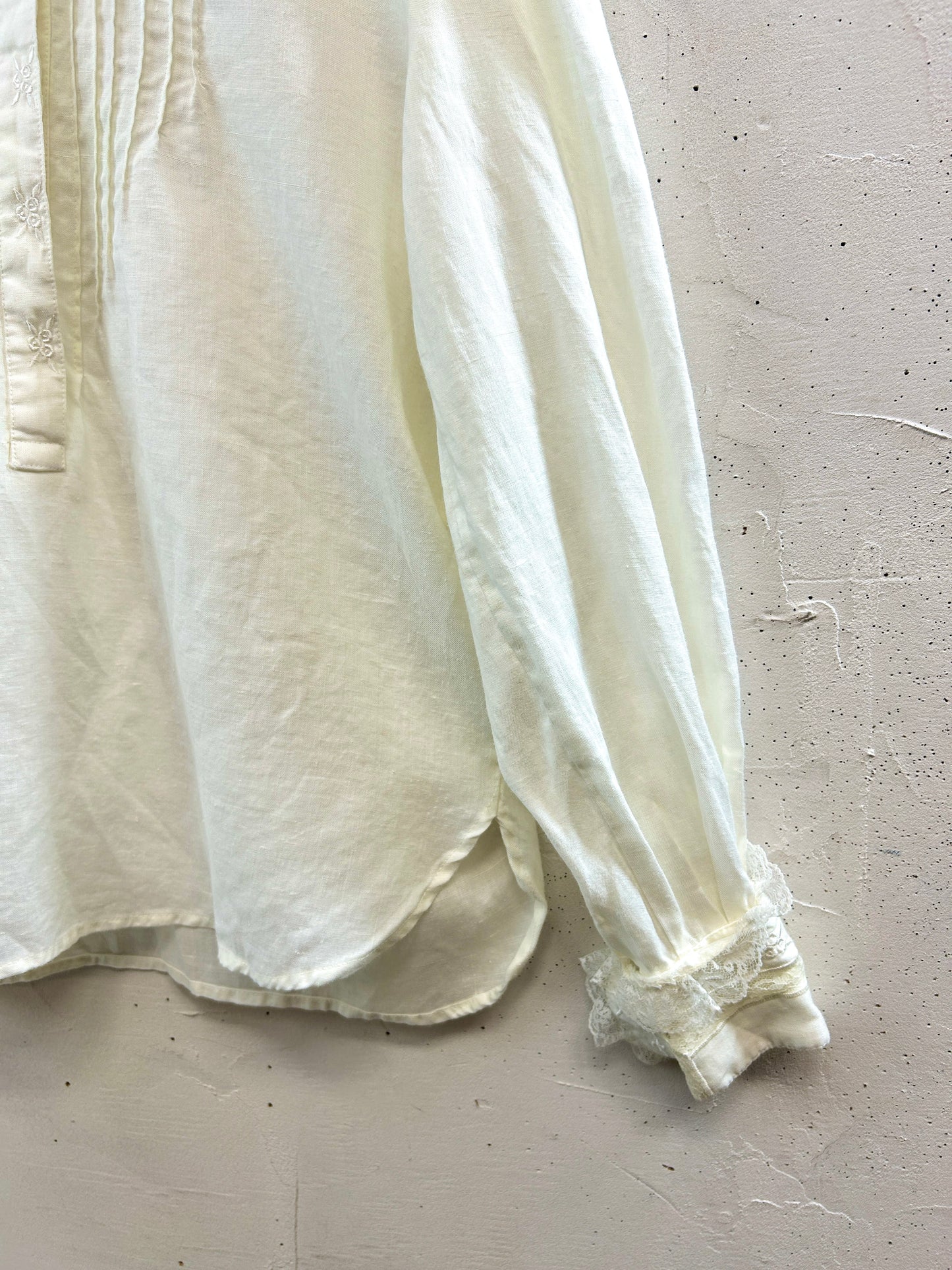 Vintage White Blouse [D32382]