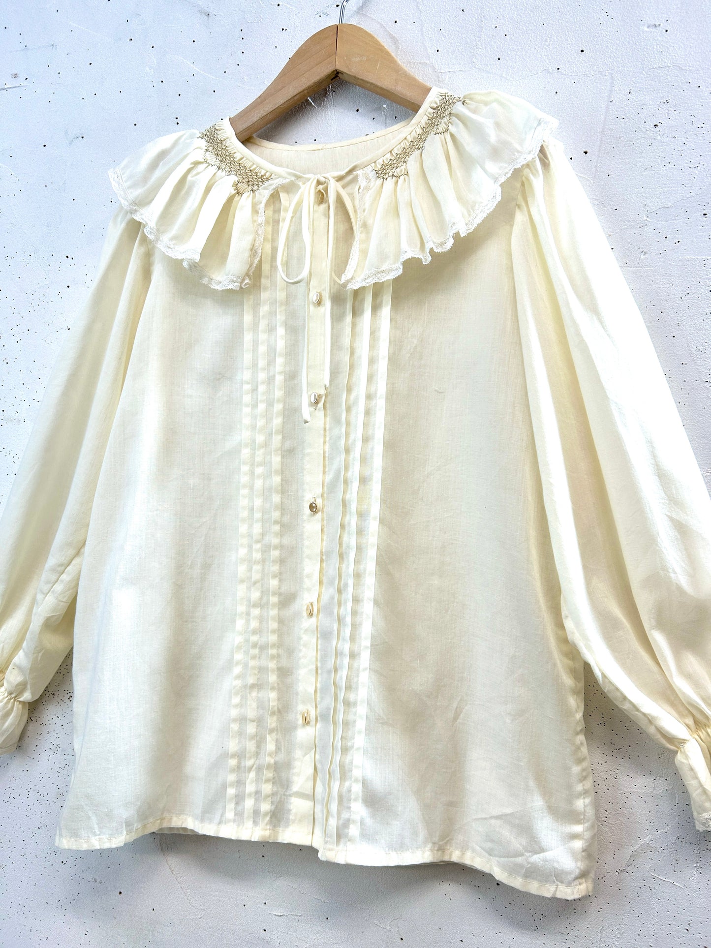 Vintage White Blouse [E32485]
