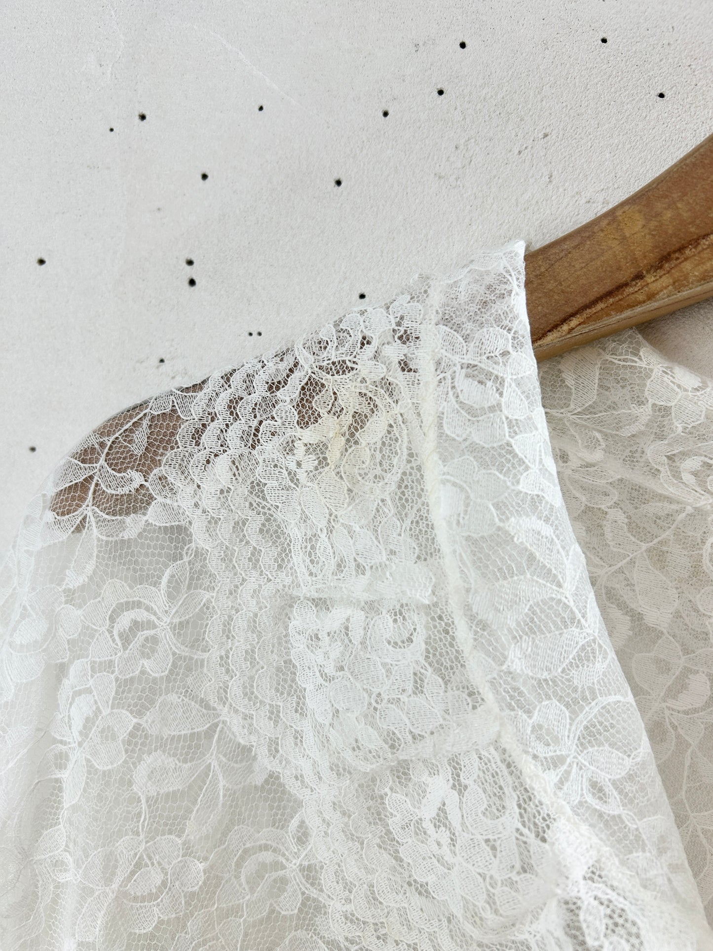 Vintage Gown [H30767]