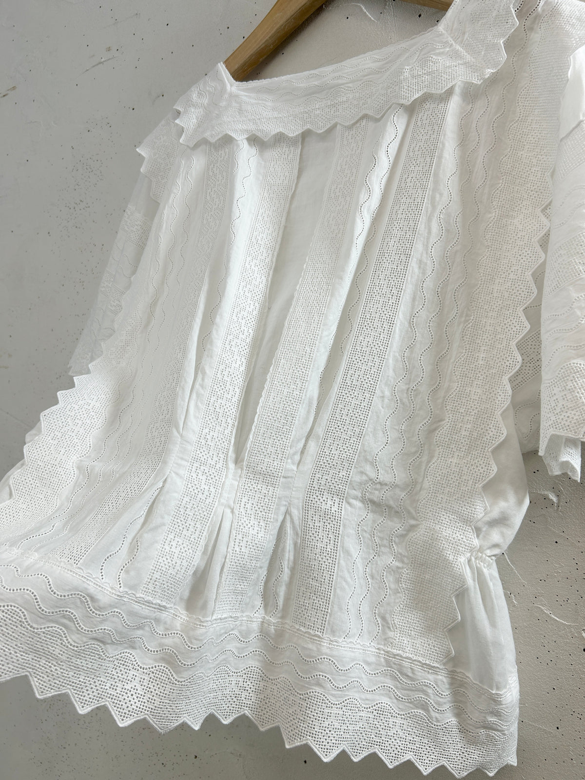 Vintage White Blouse [J34318]