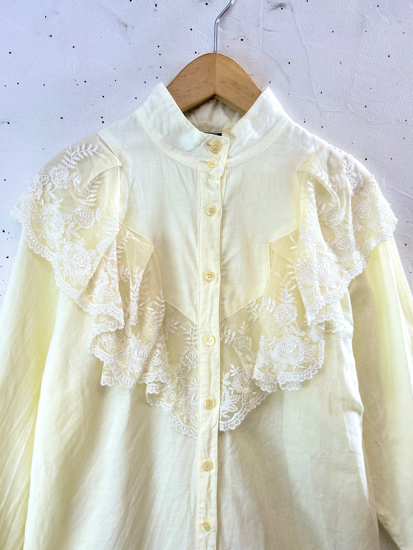 Vintage White Blouse [K30844]