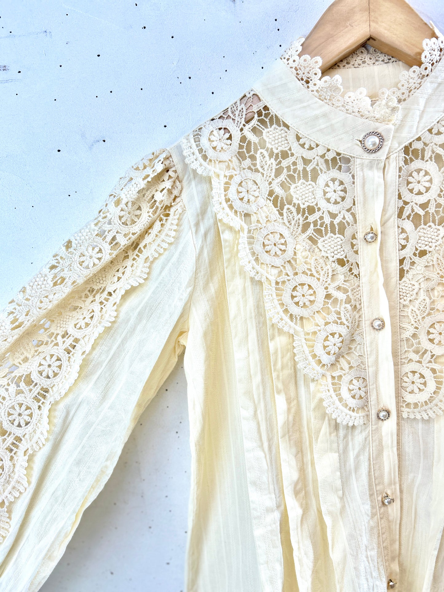 Vintage White Blouse [J30658］