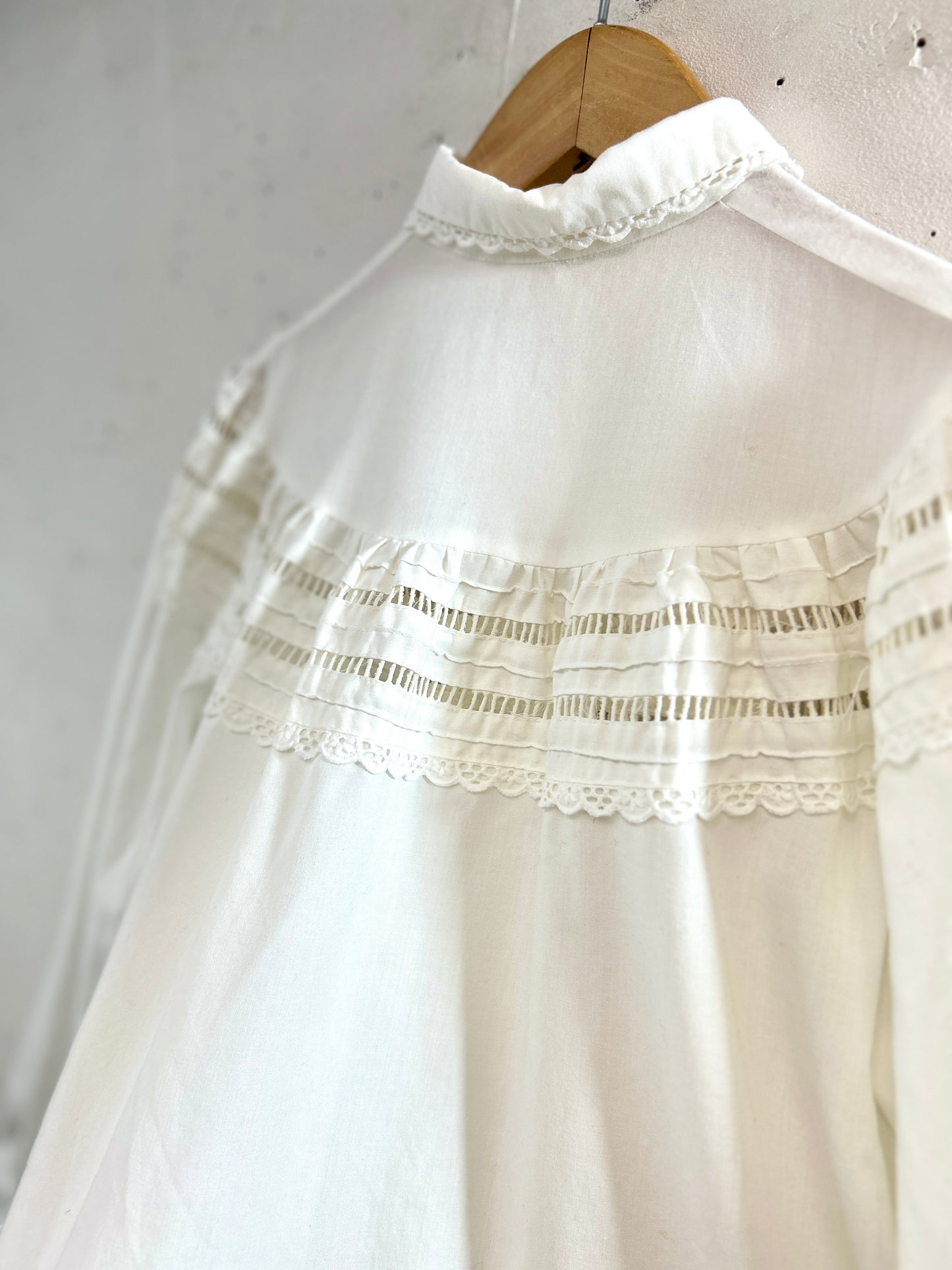 Vintage White Blouse [A31437]