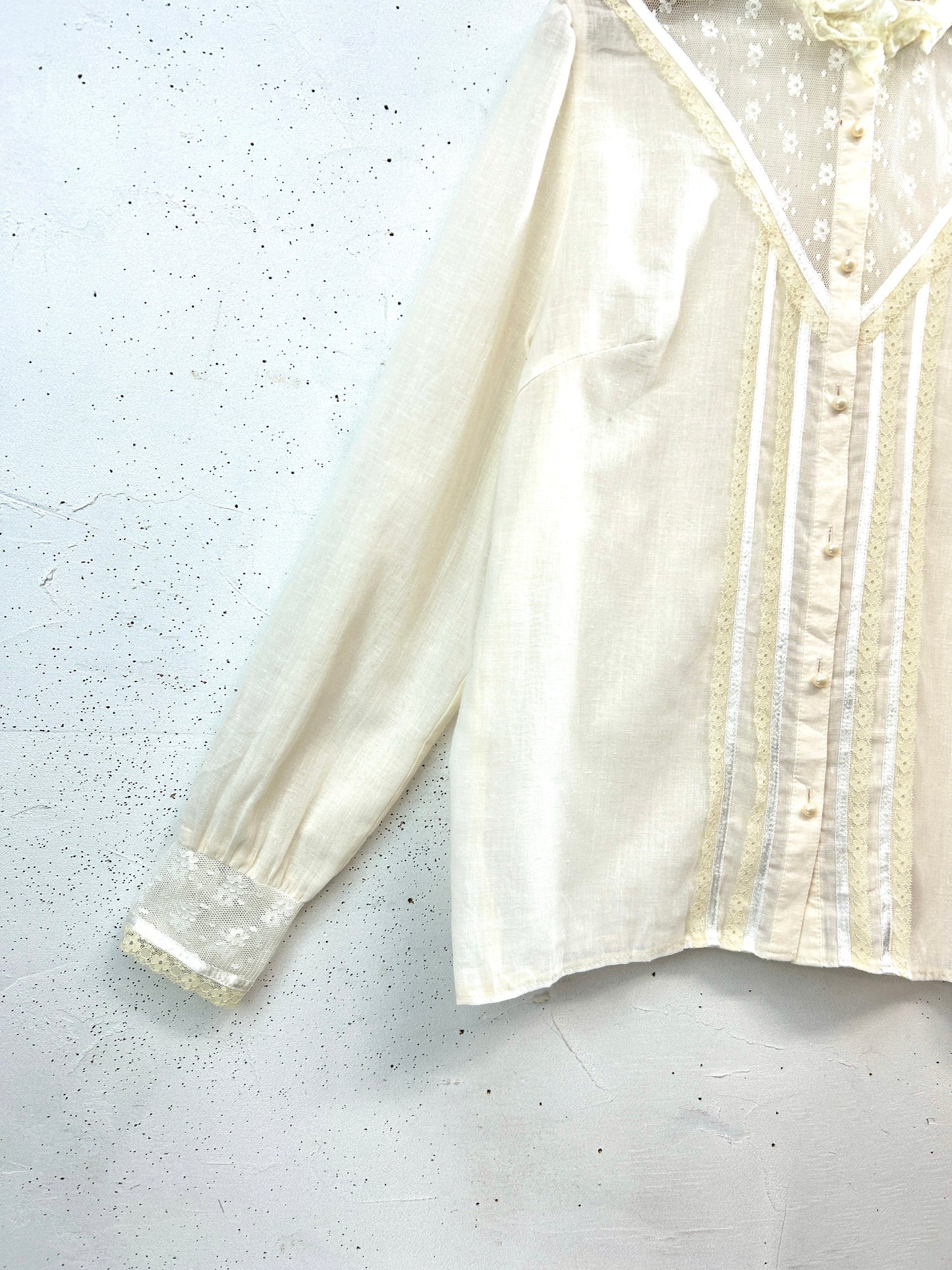 Vintage White Blouse [E32484]