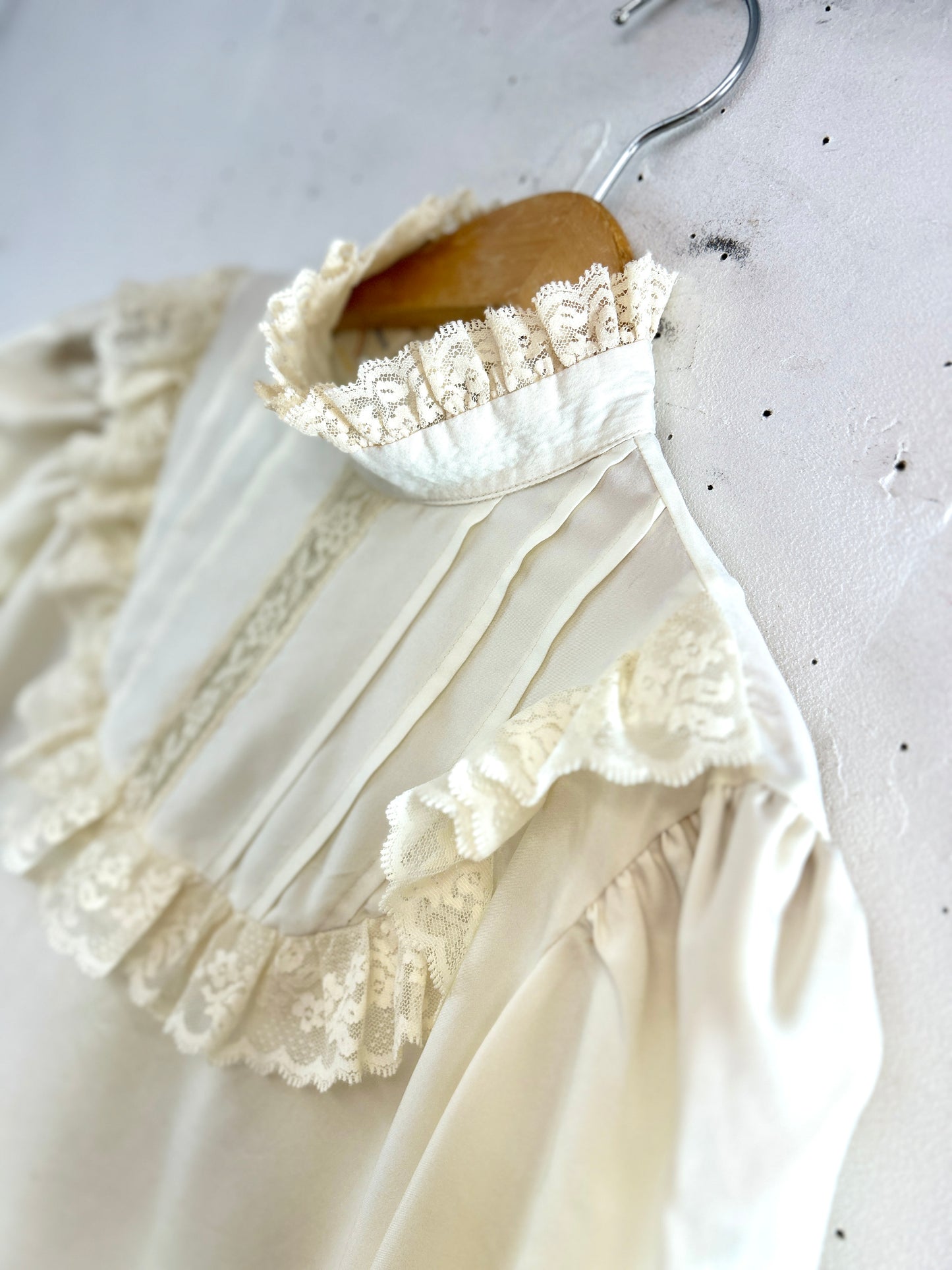 Vintage White Blouse MADE IN USA [B31687]