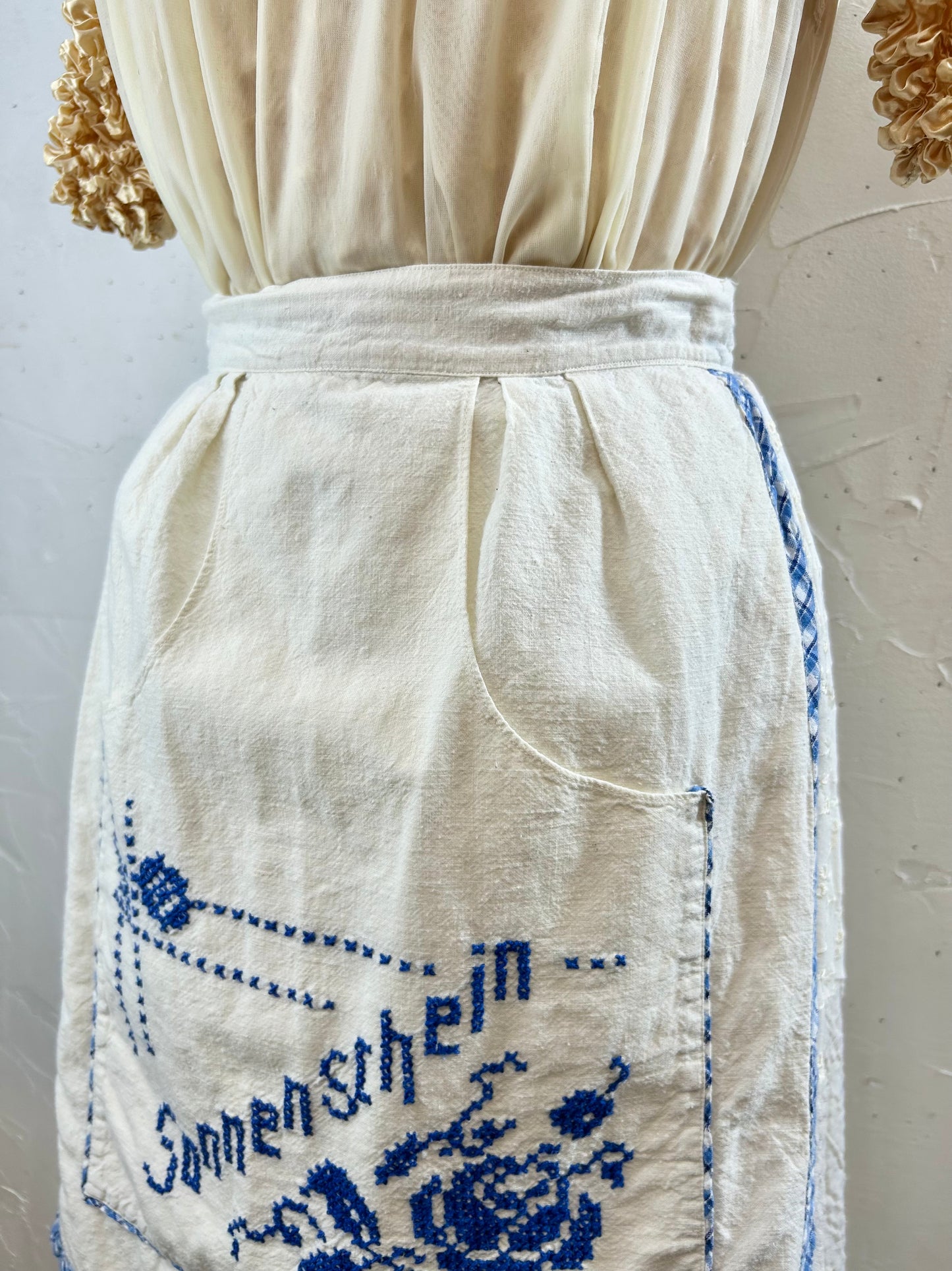 Vintage Cross Stitch Apron [G30717]