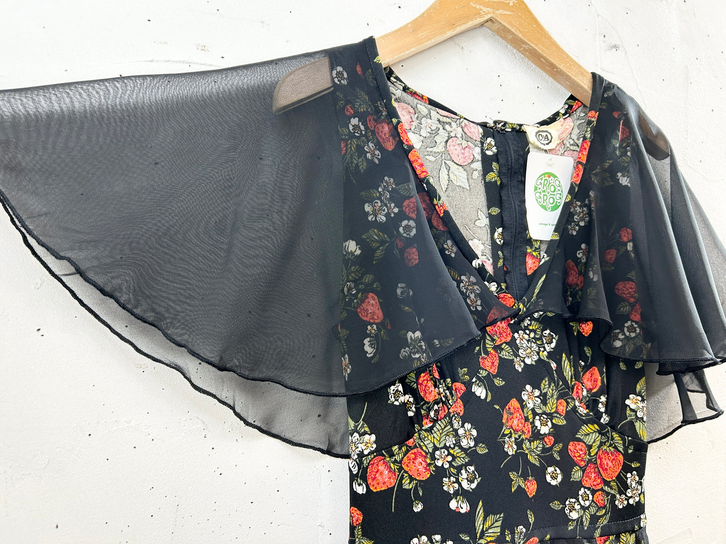 Vintage Strawberries Dress [H30912]