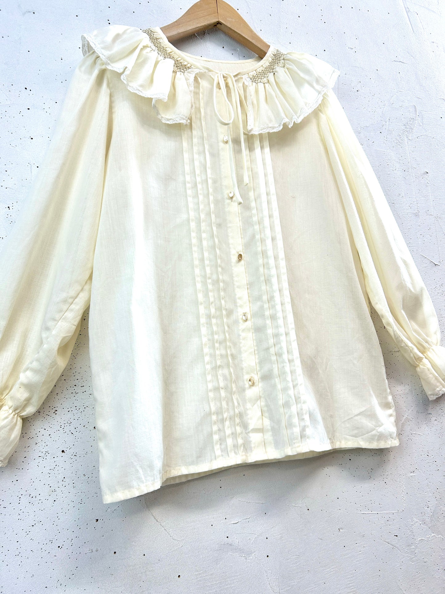 Vintage White Blouse [E32485]