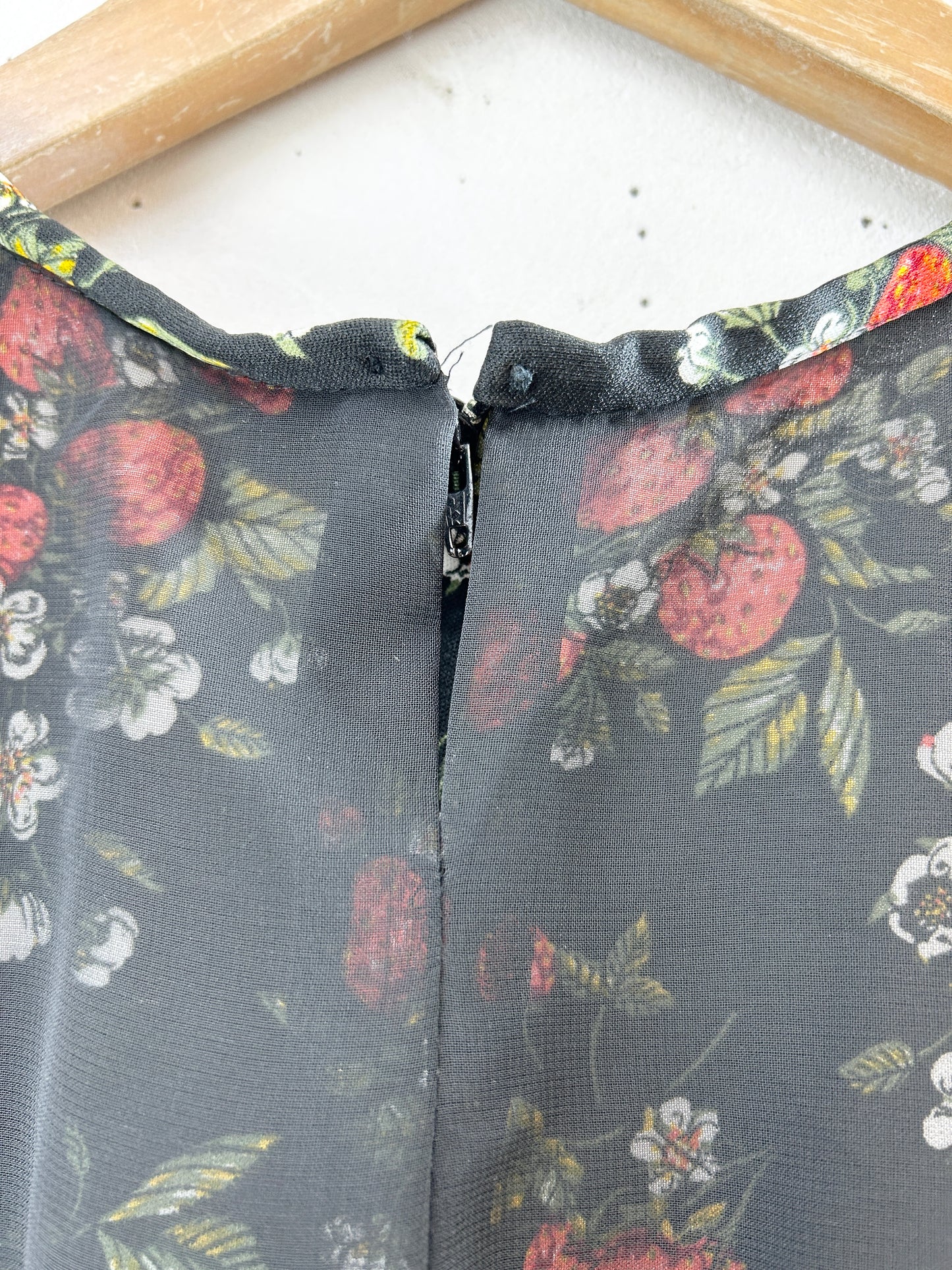 Vintage Strawberries Dress [H30912]