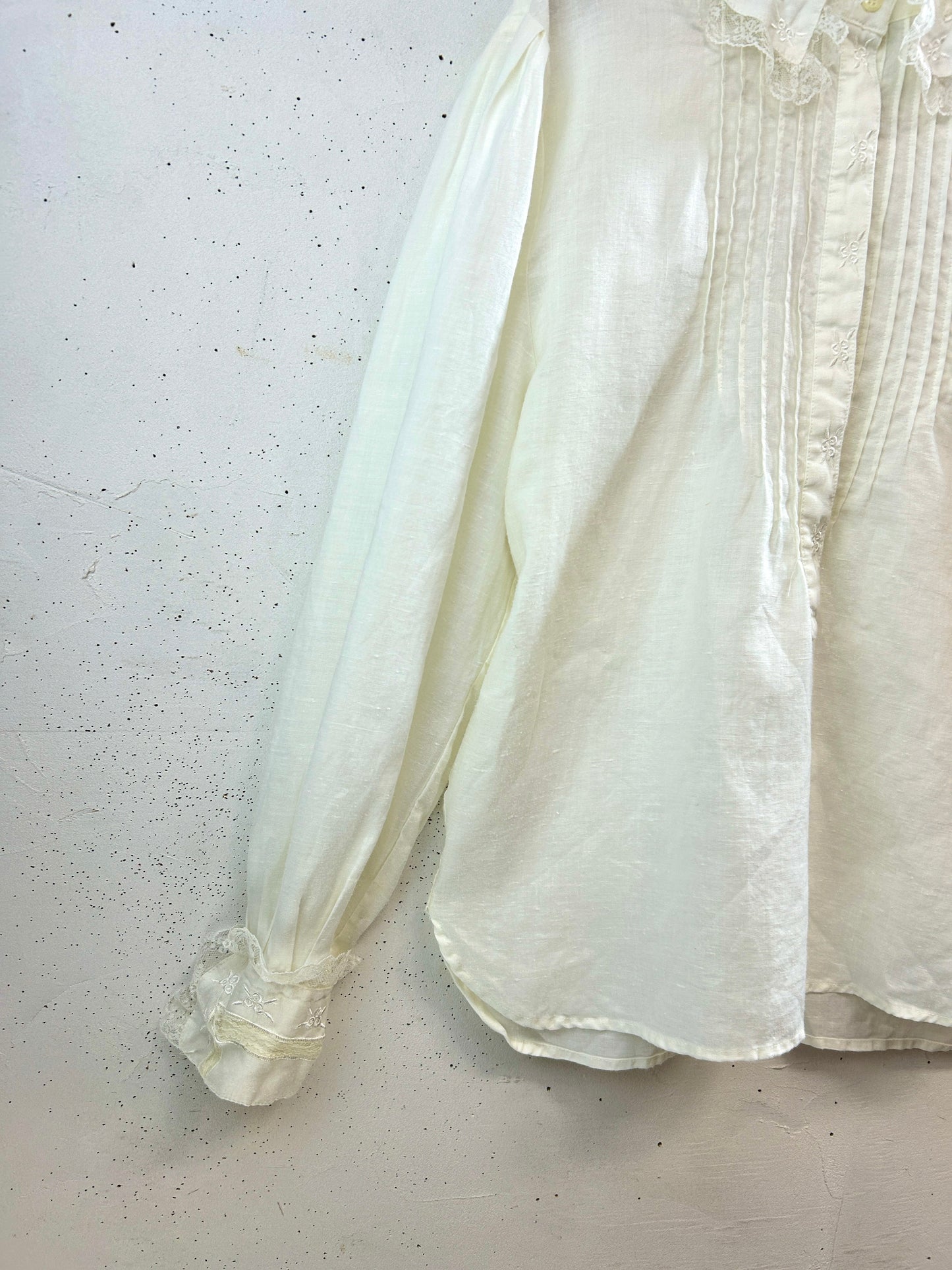 Vintage White Blouse [D32382]