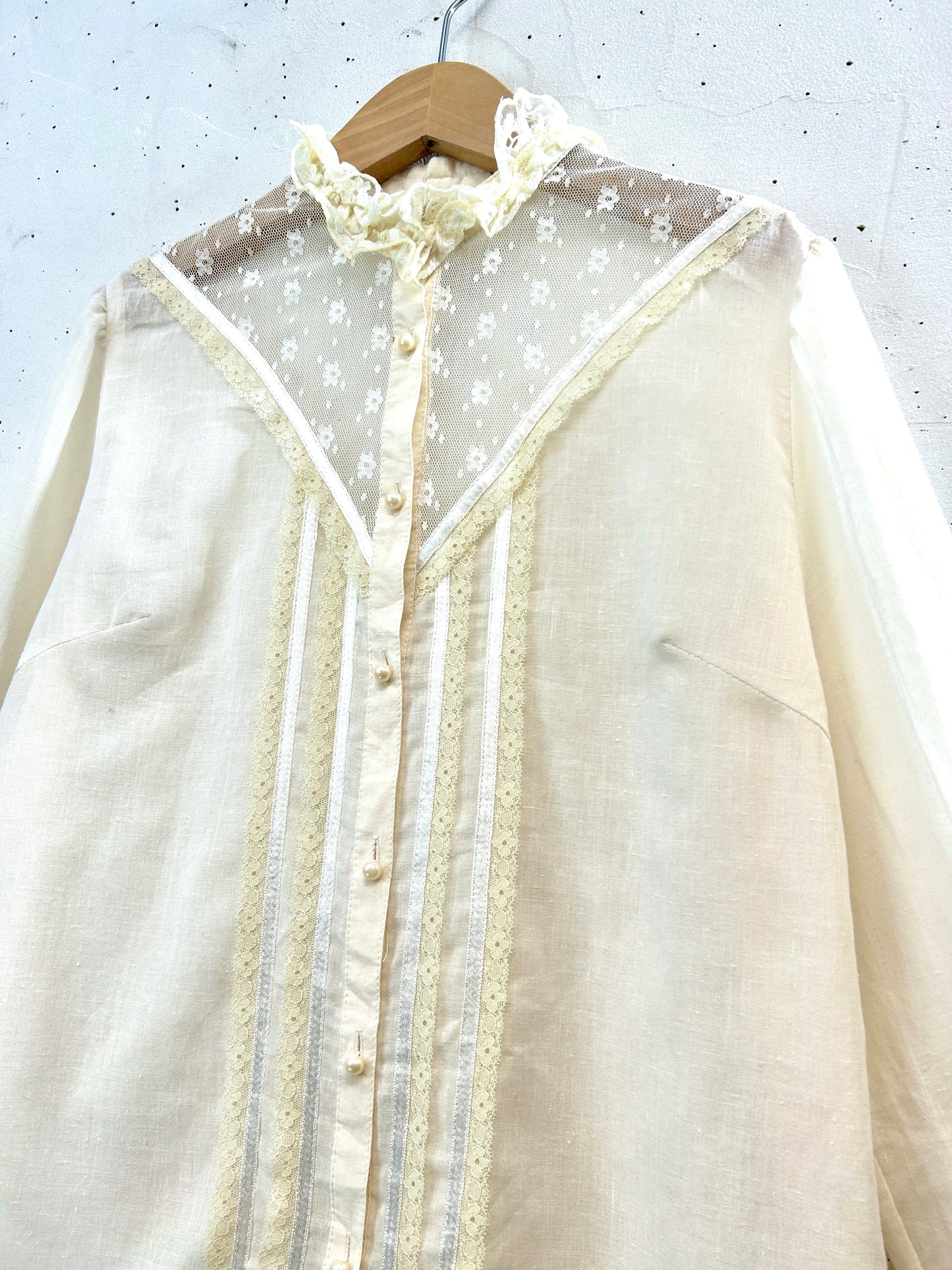 Vintage White Blouse [E32484]