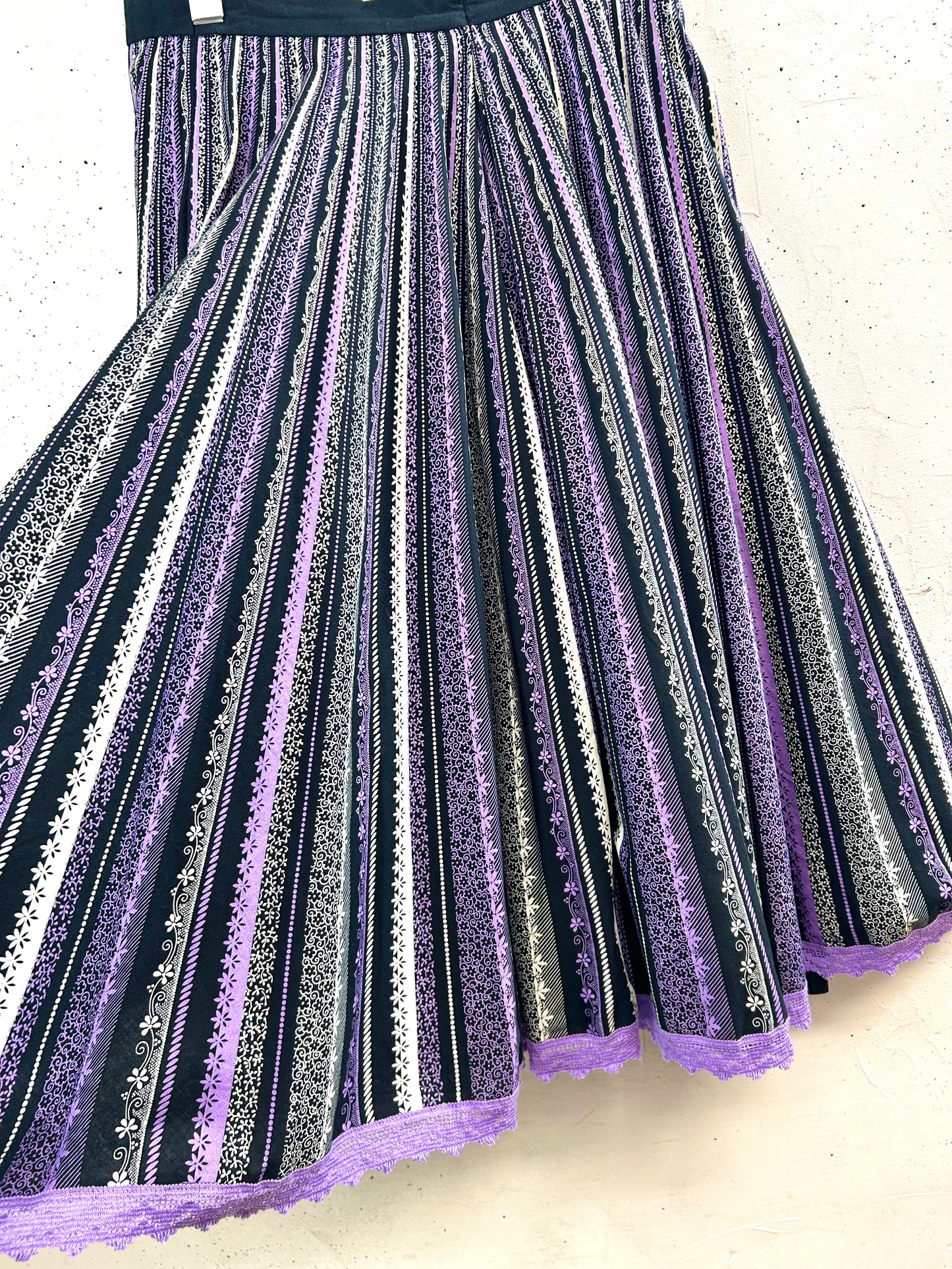 Vintage Tyrol Skirt  [E32537]