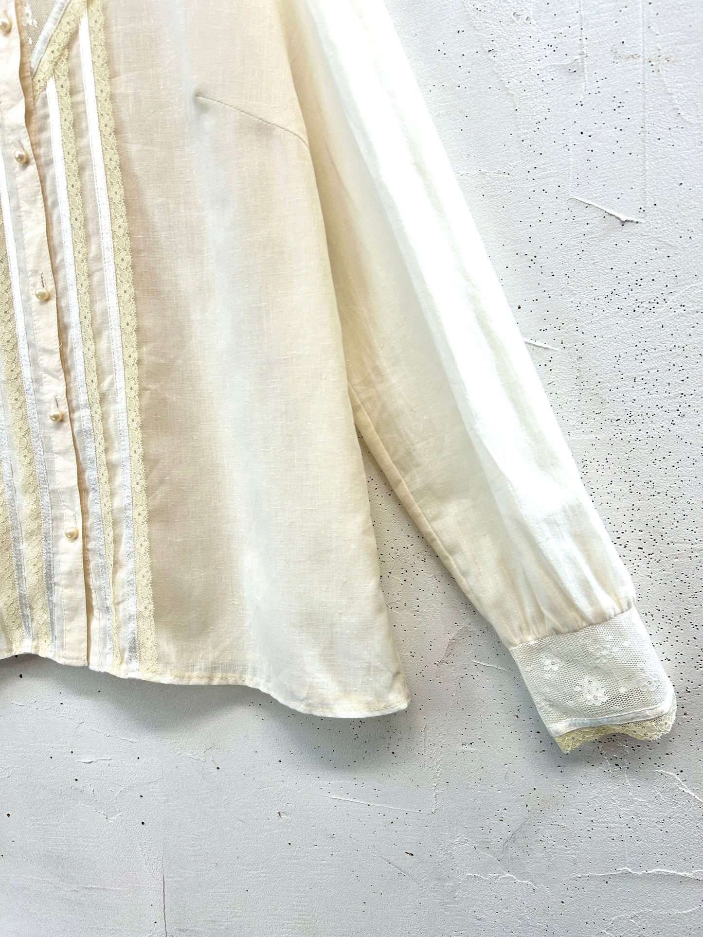 Vintage White Blouse [E32484]