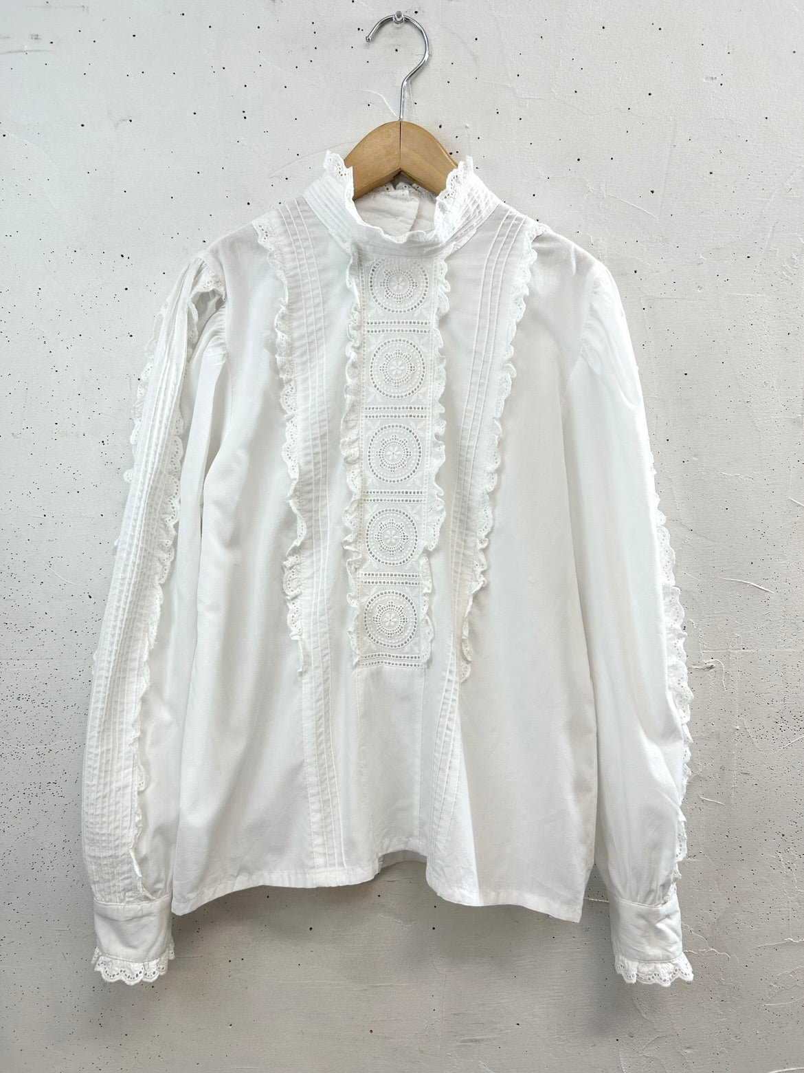 Vintage White Blouse [D32120]