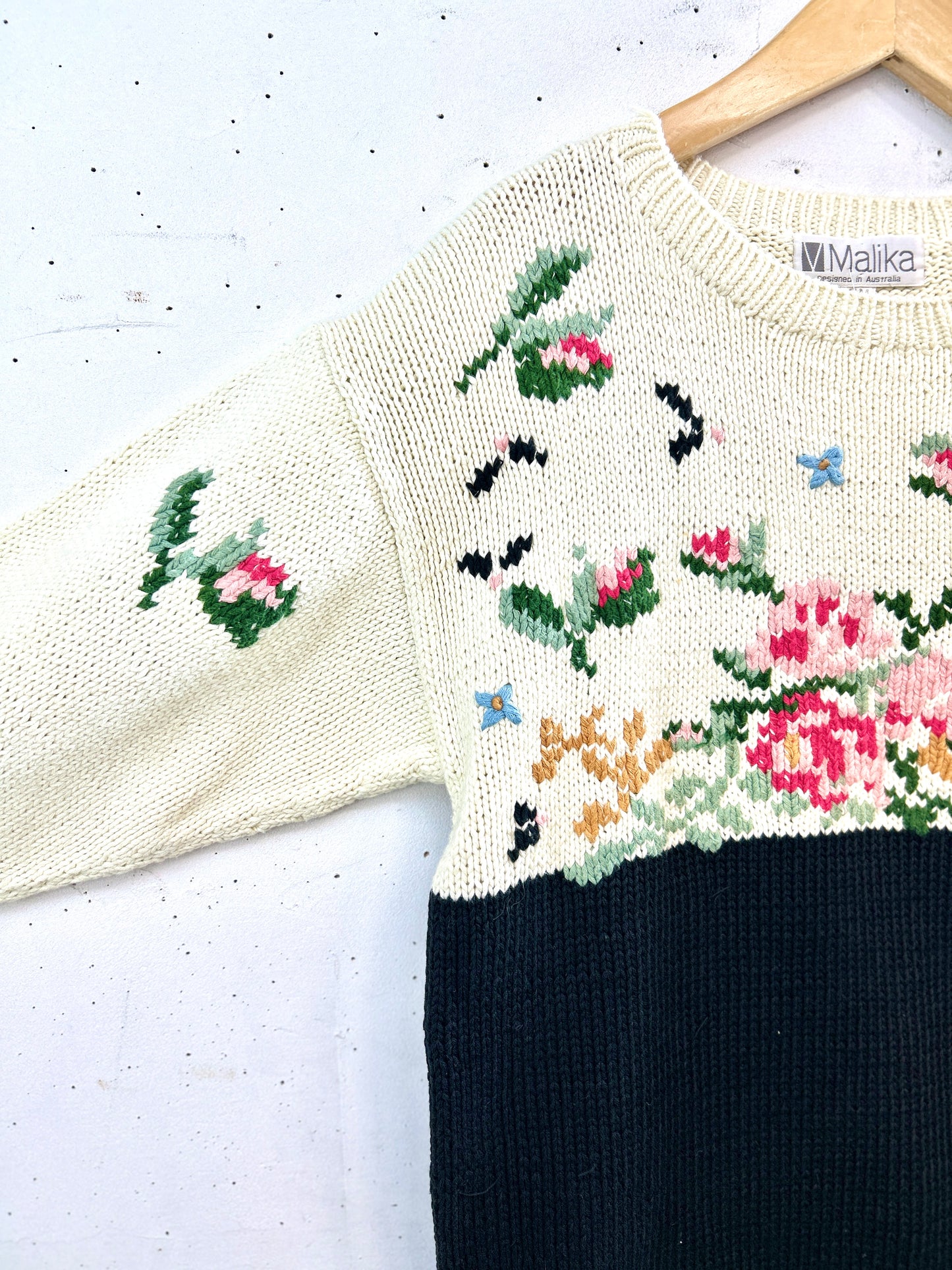 Vintage Sweater Designed in Australia  [A31222]