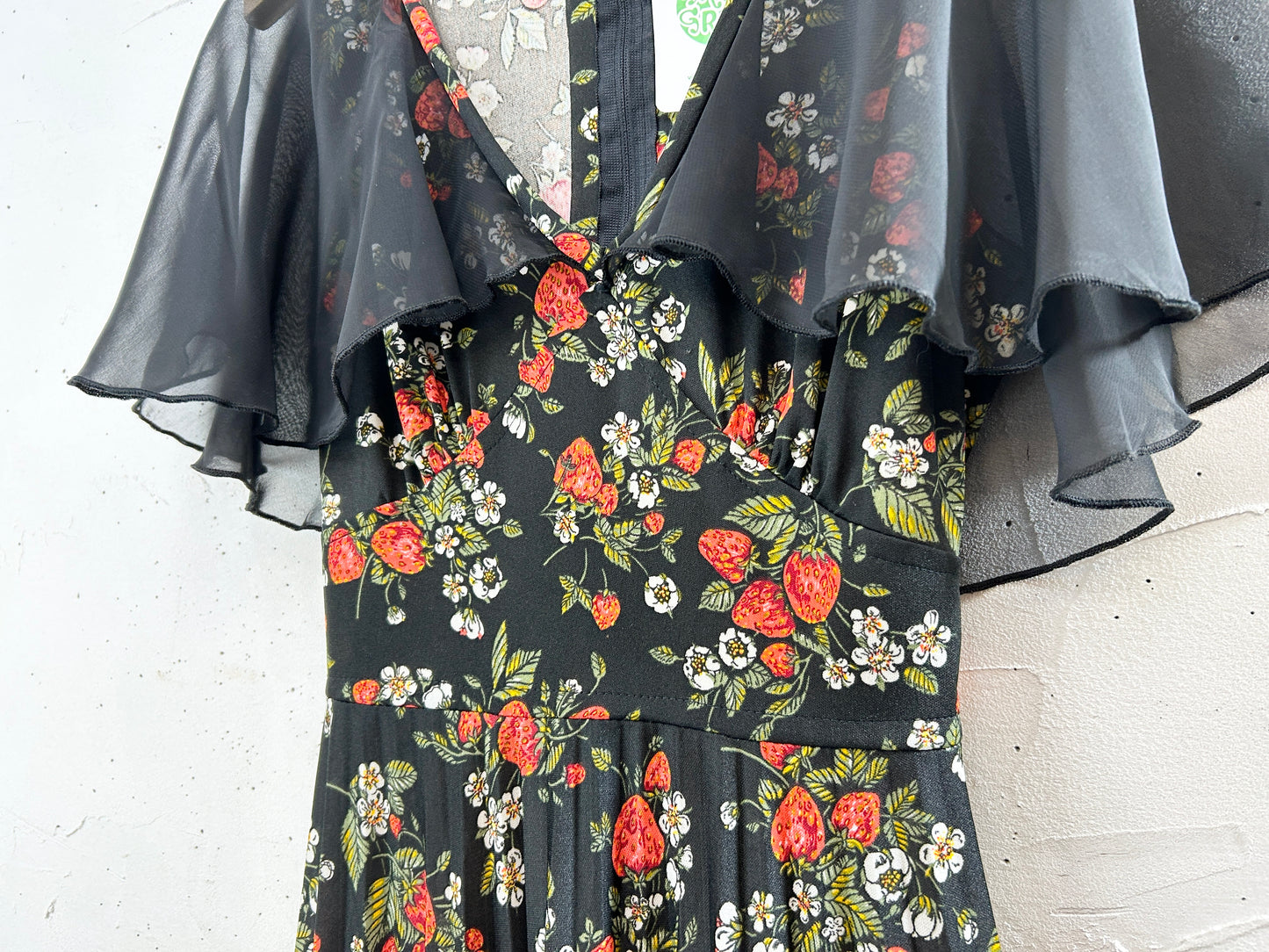 Vintage Strawberries Dress [H30912]