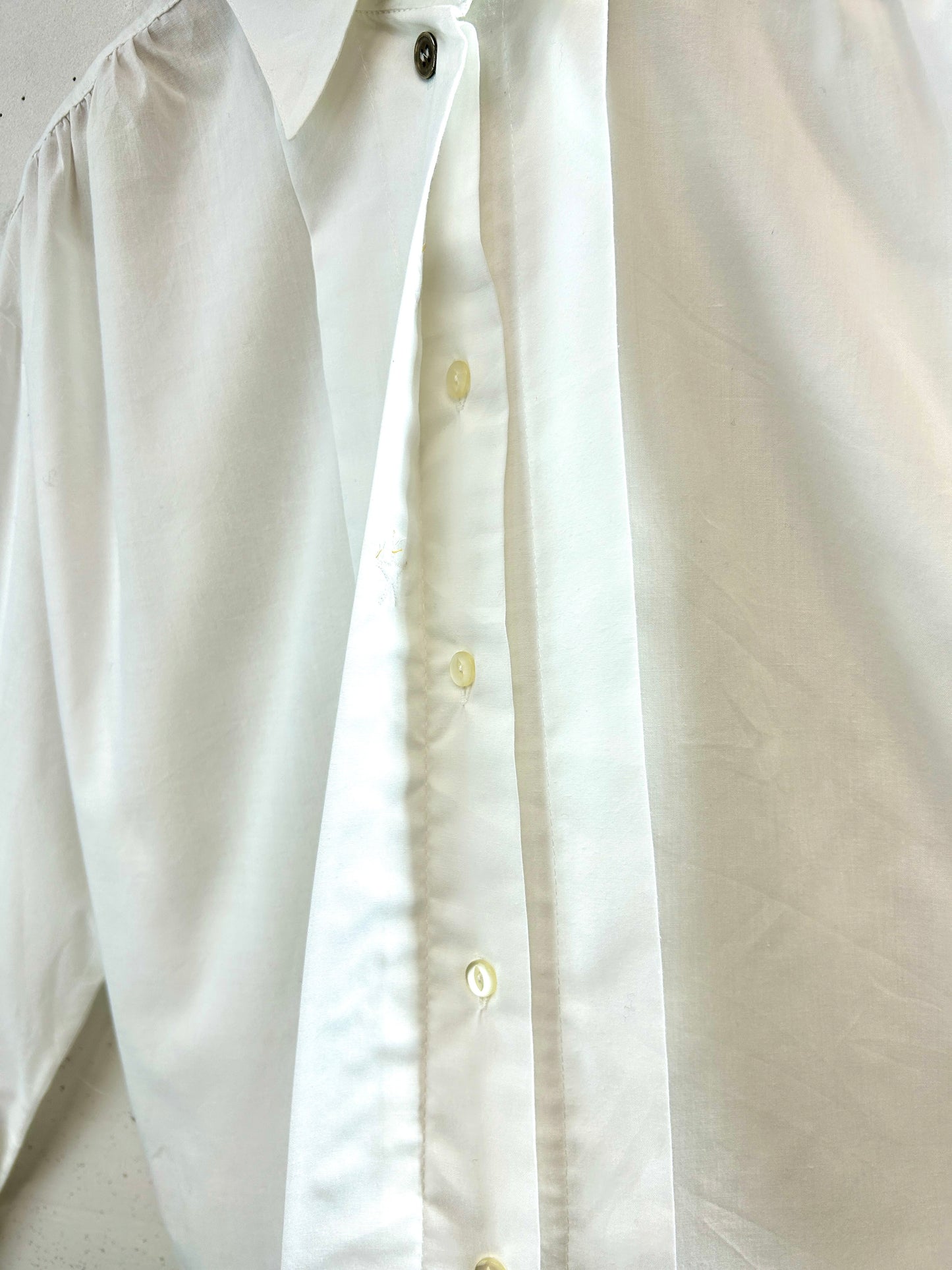 Vintage White Shirt  [L31021]