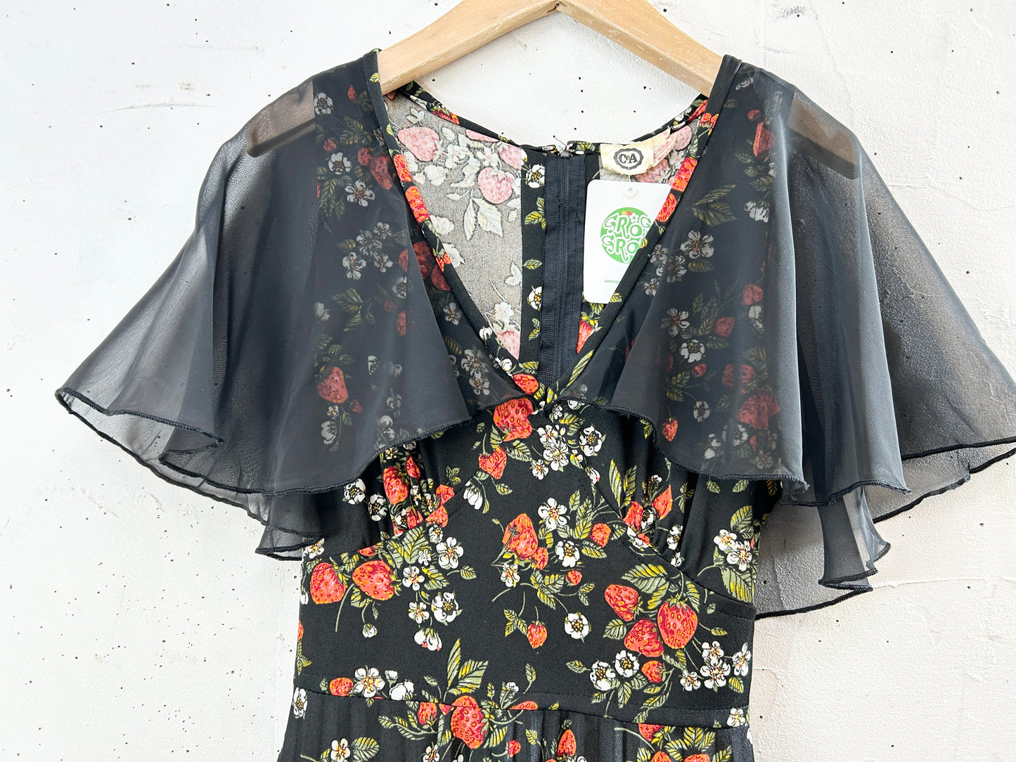 Vintage Strawberries Dress [H30912]