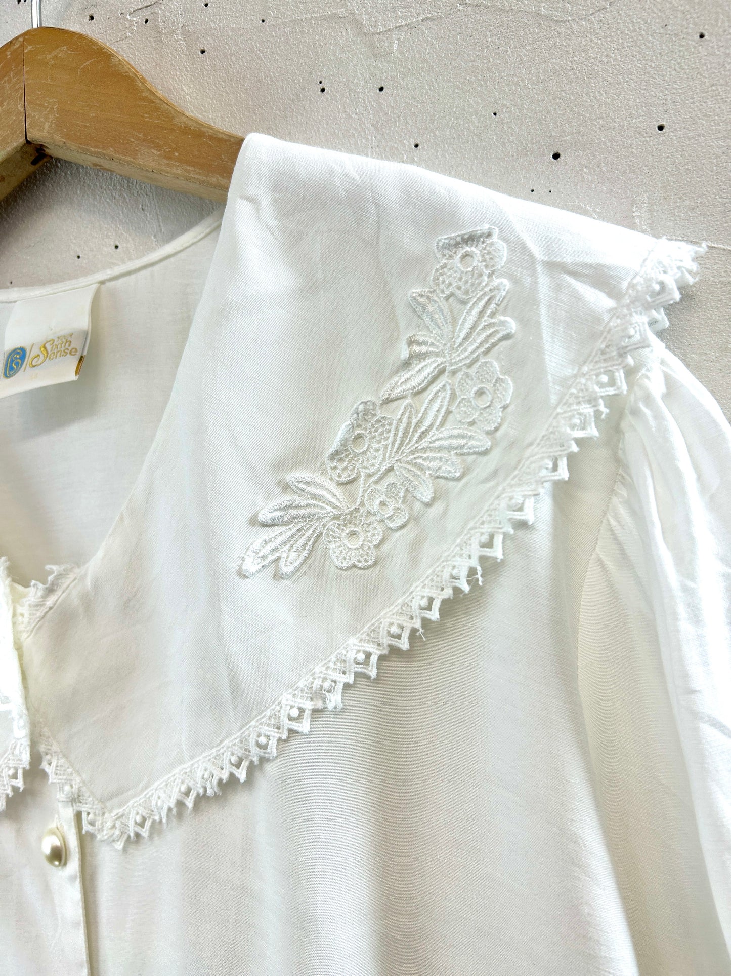 Vintage White Blouse [D32214]