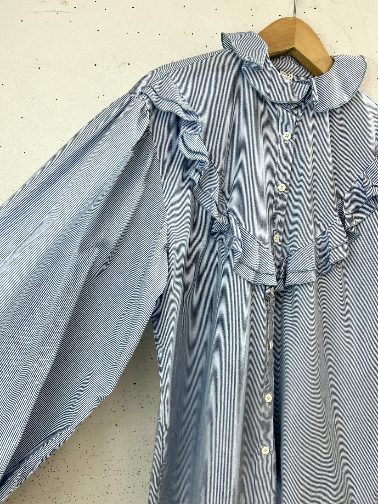Vintage Ruffle Blouse [B31574]