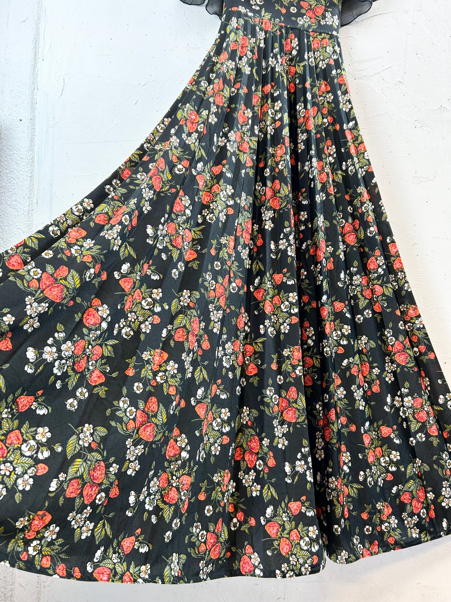 Vintage Strawberries Dress [H30912]