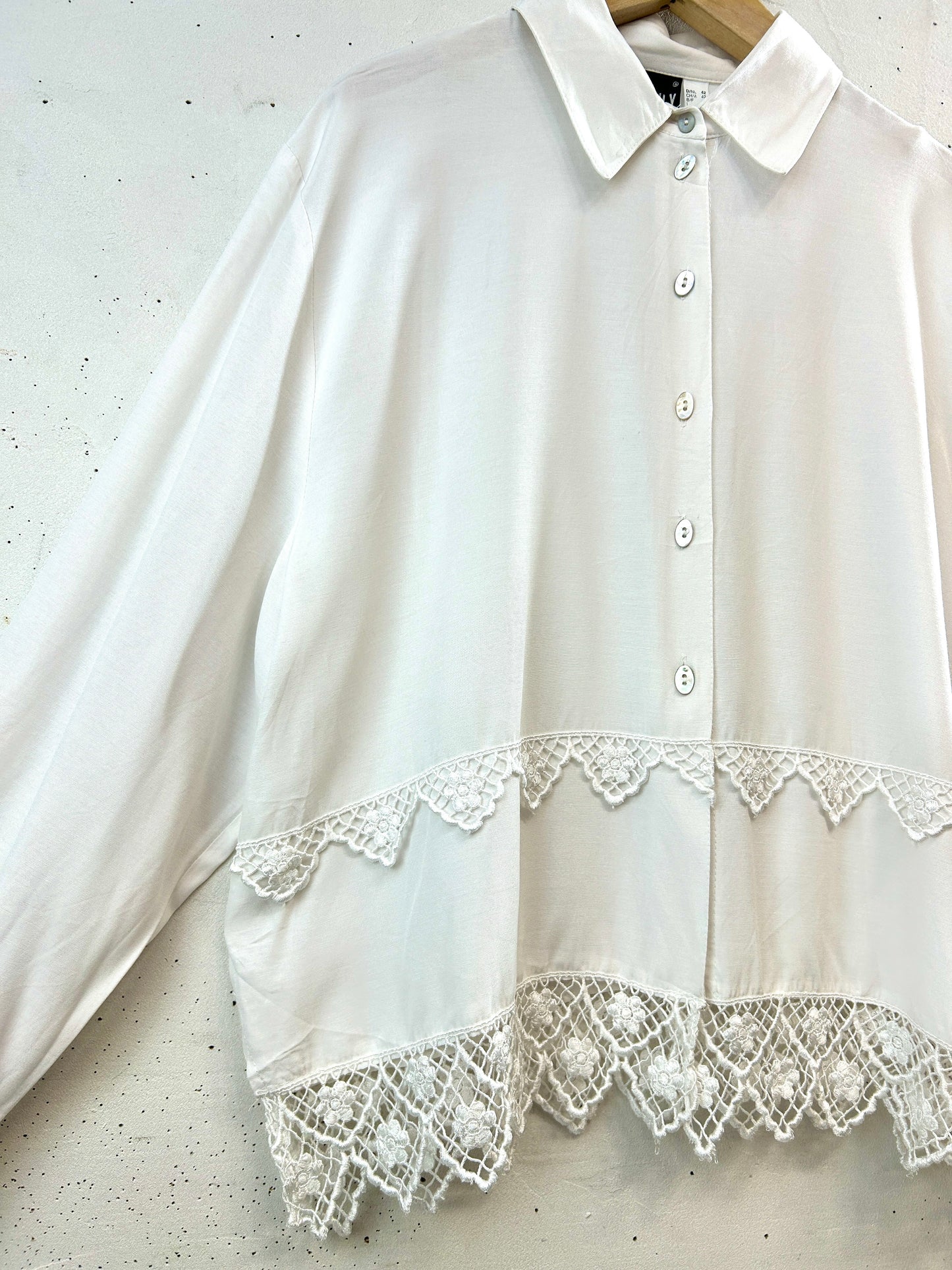 Vintage White Shirt  [L31023]