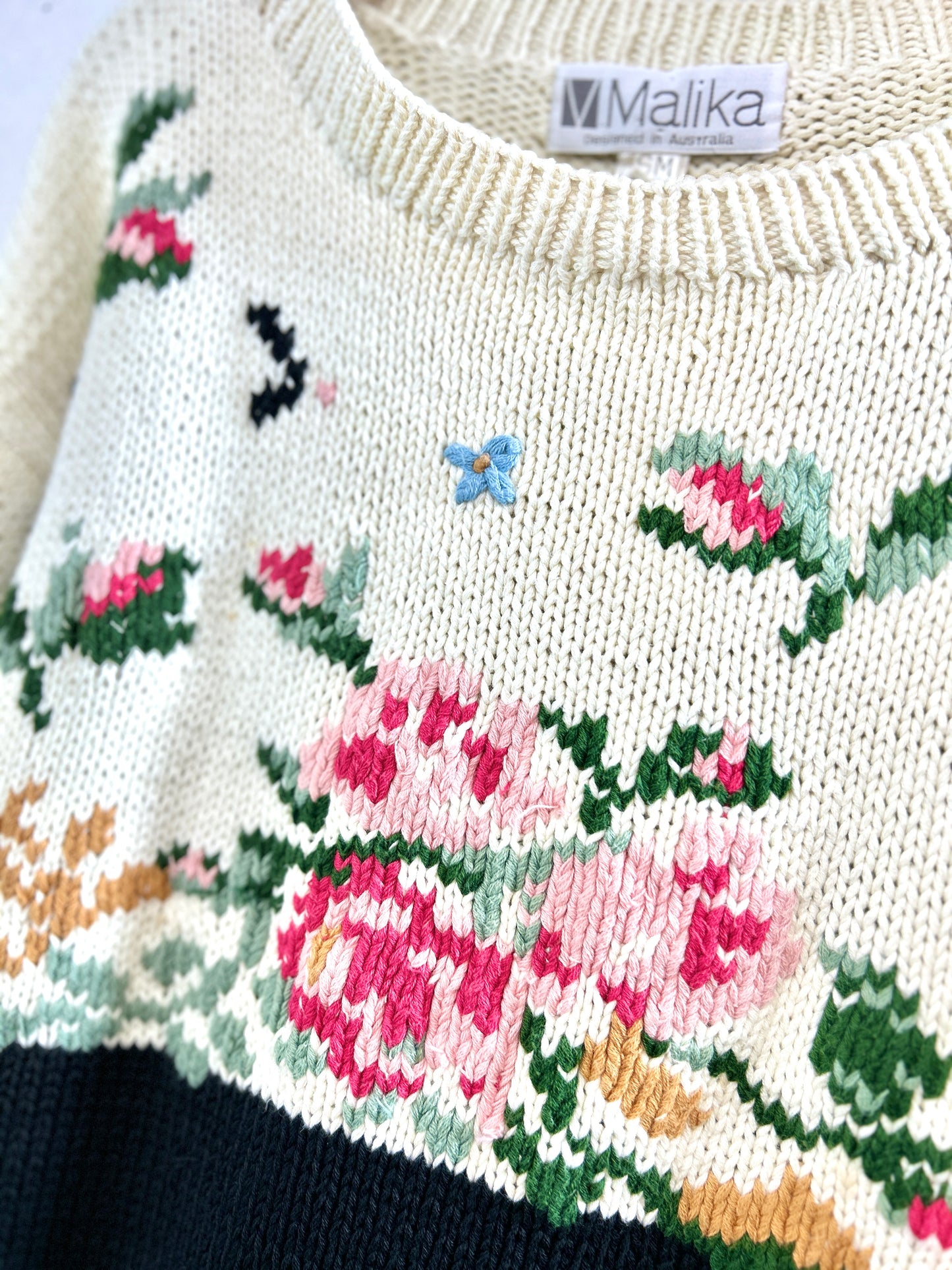 Vintage Sweater Designed in Australia  [A31222]