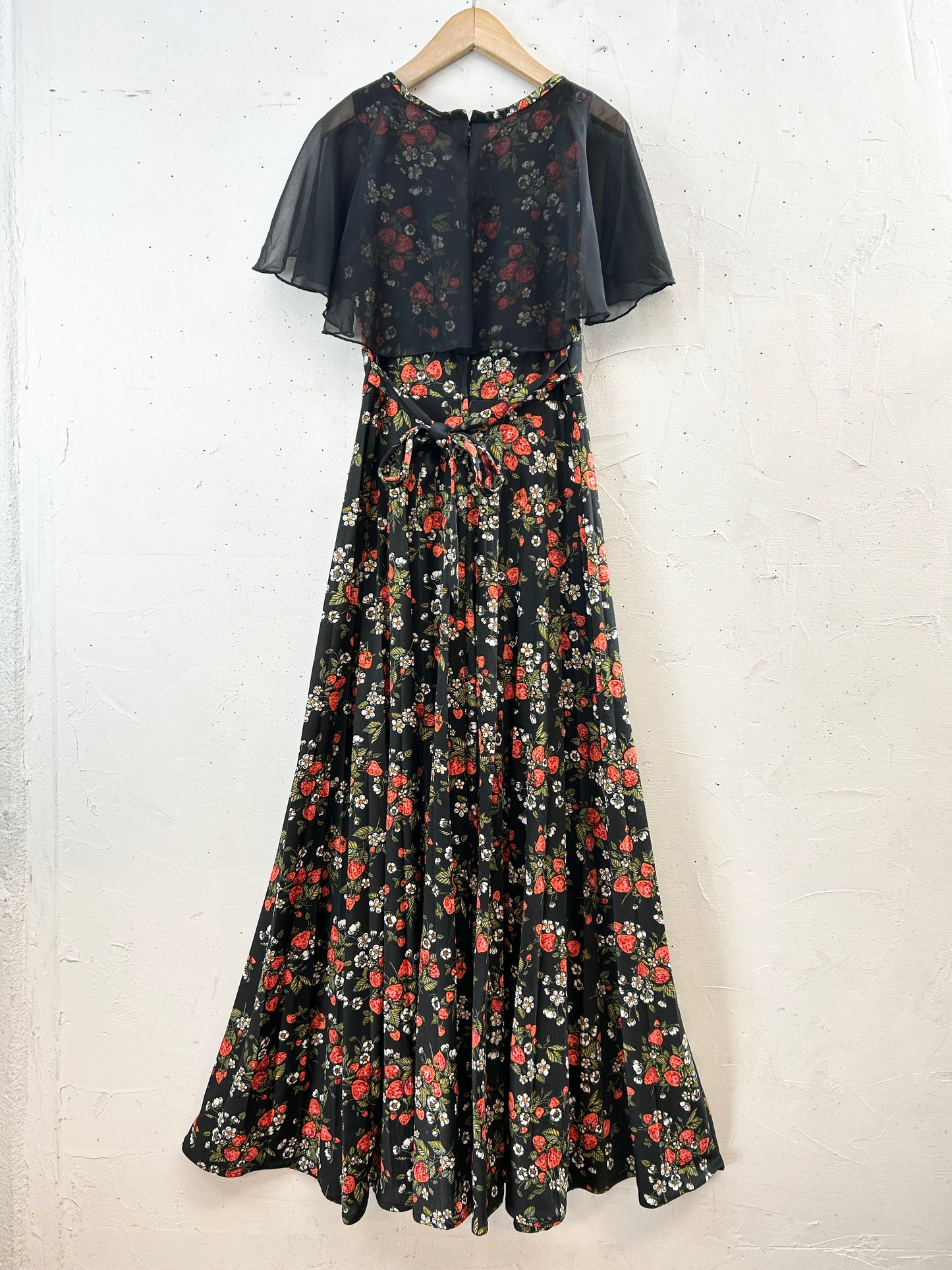 Vintage Strawberries Dress [H30912]