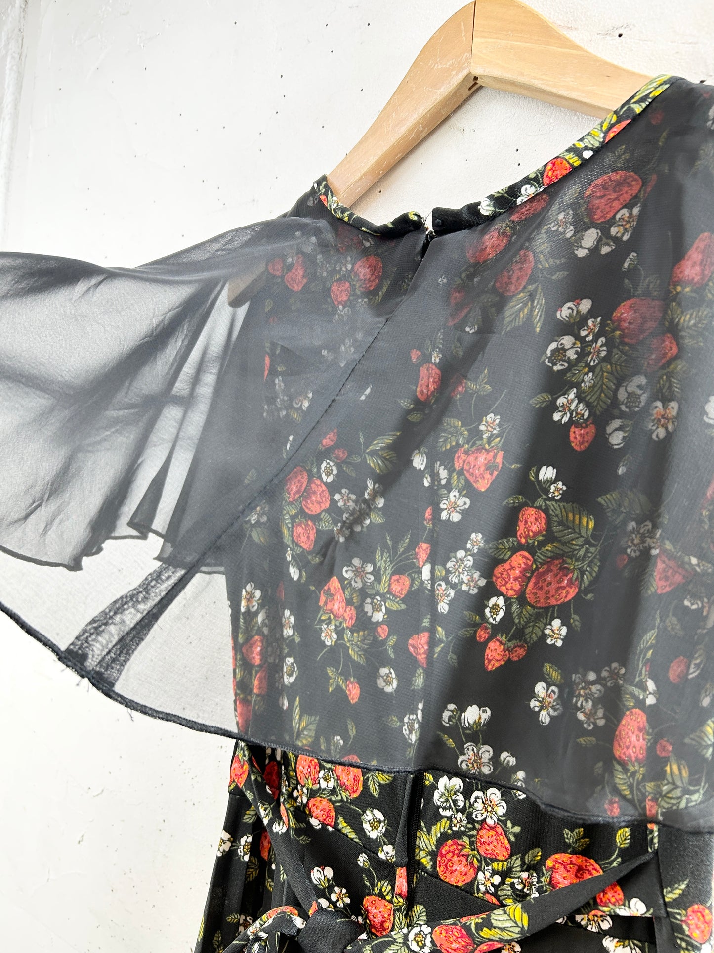 Vintage Strawberries Dress [H30912]