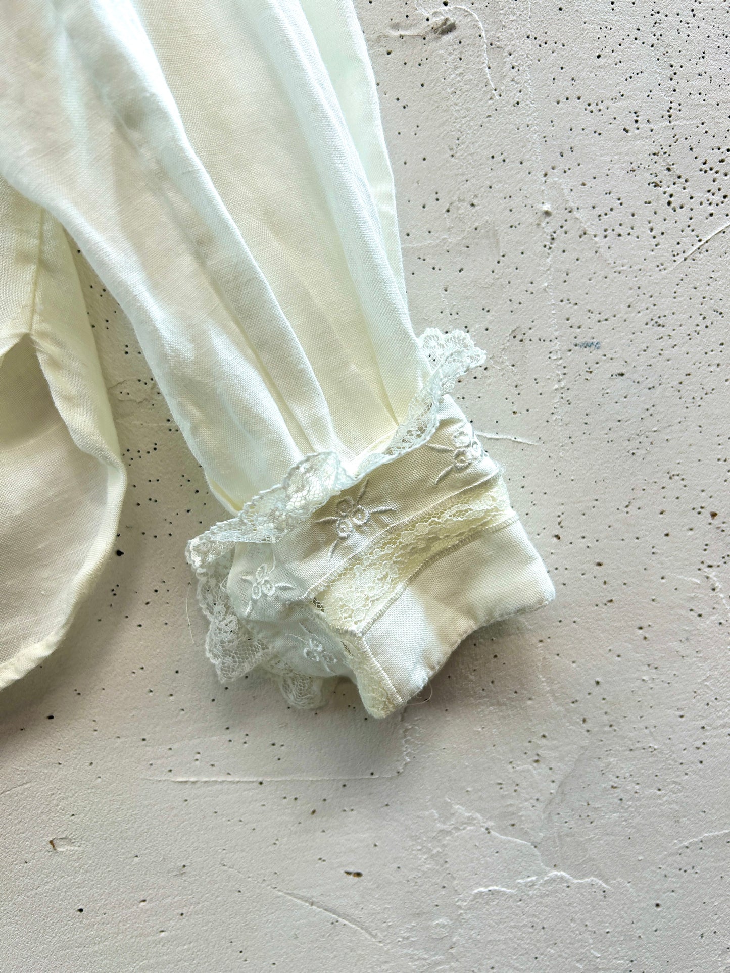 Vintage White Blouse [D32382]