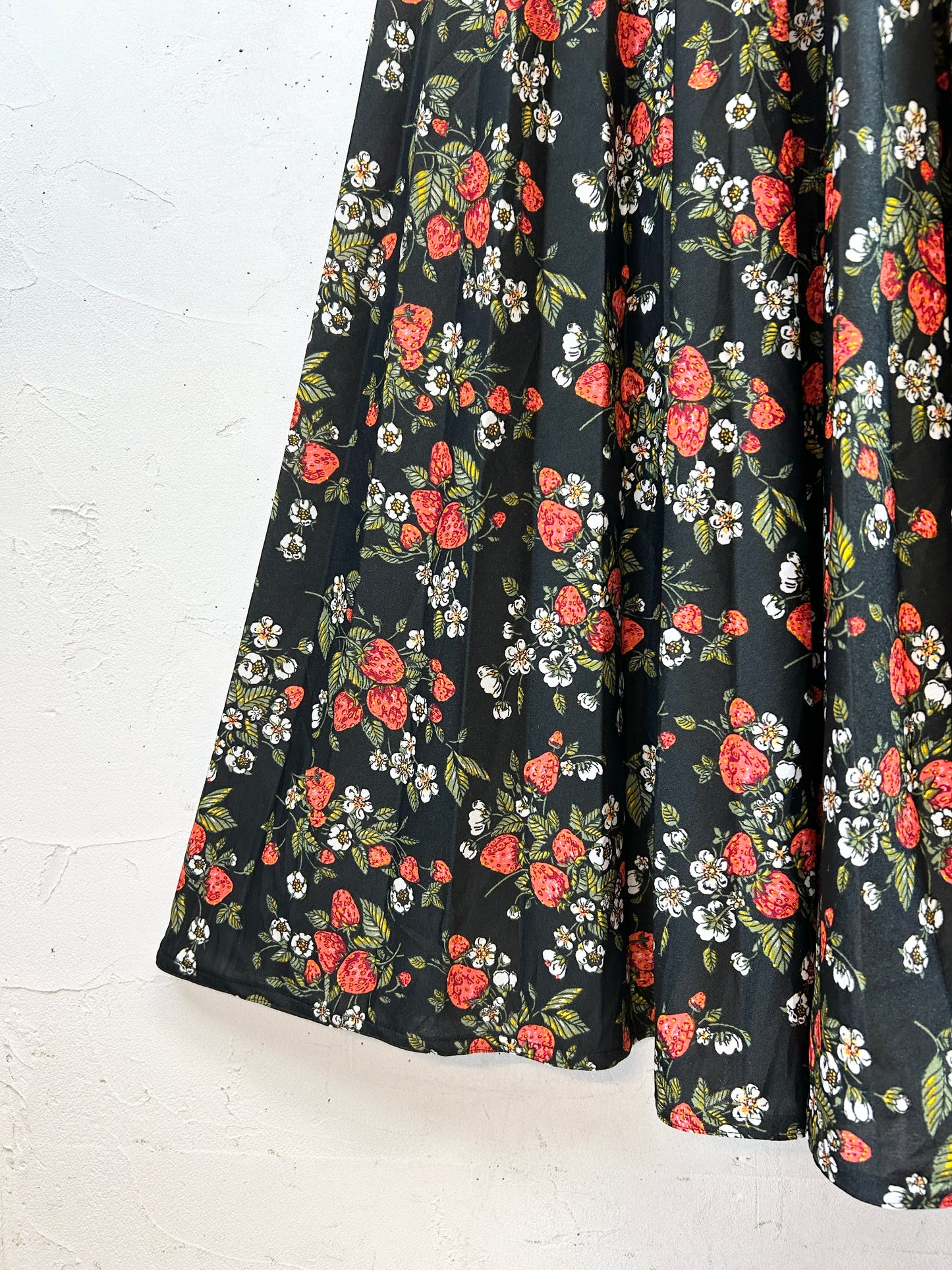 Vintage Strawberries Dress [H30912]