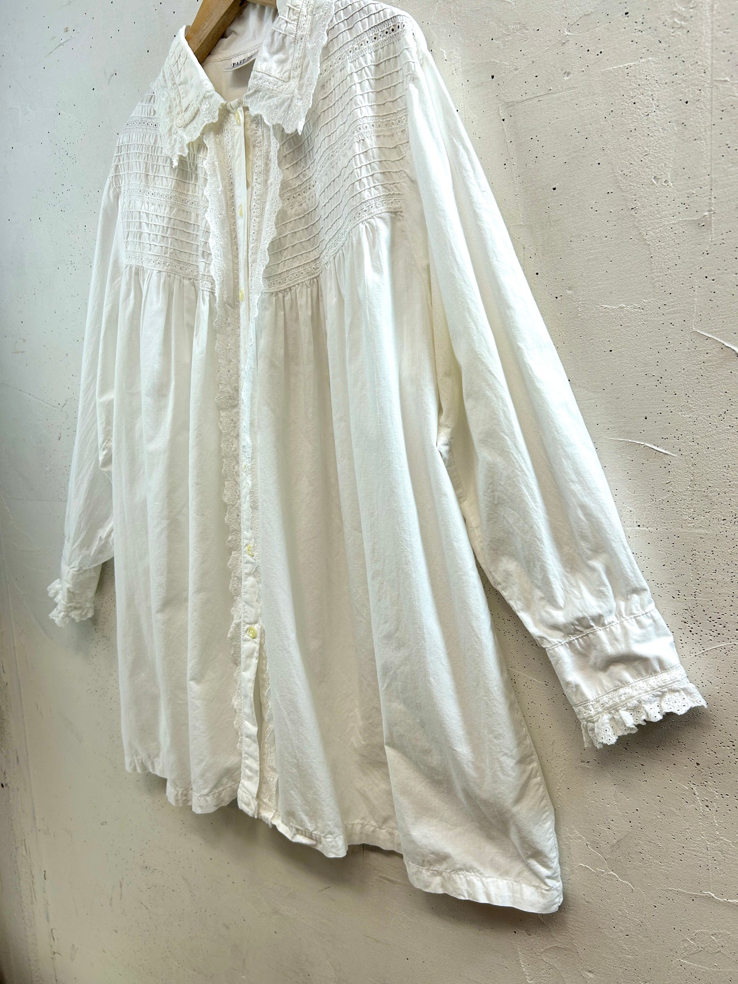 Vintage White Blouse [D32381]
