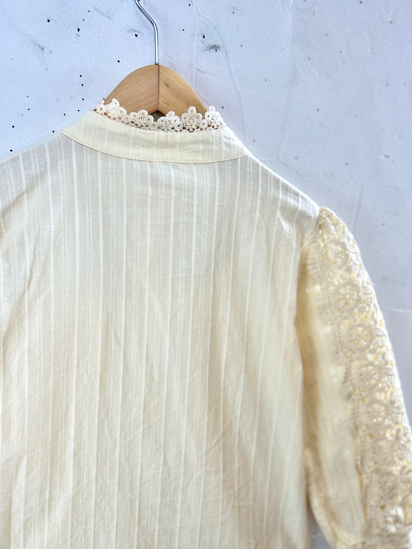 Vintage White Blouse [J30658］