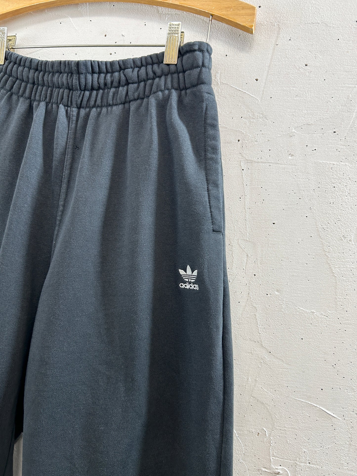 Vintage Sweat Pants 〜adidas〜 [A31425]