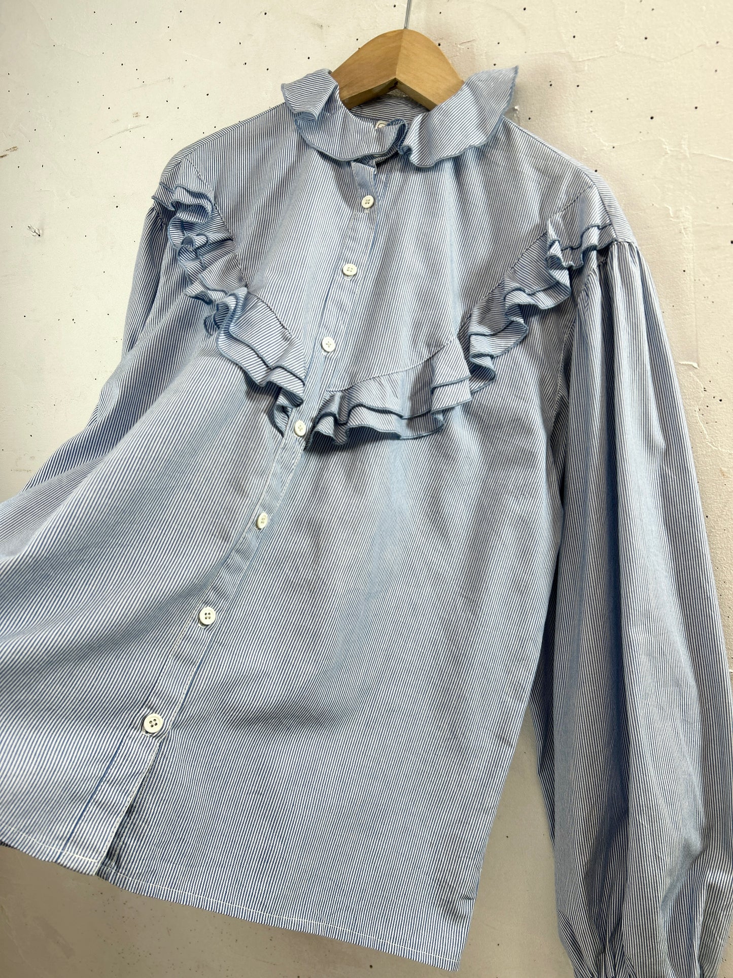 Vintage Ruffle Blouse [B31574]