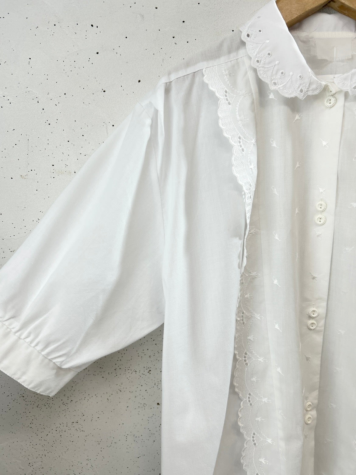 Vintage White Blouse Umbrella Stitch [D32077]