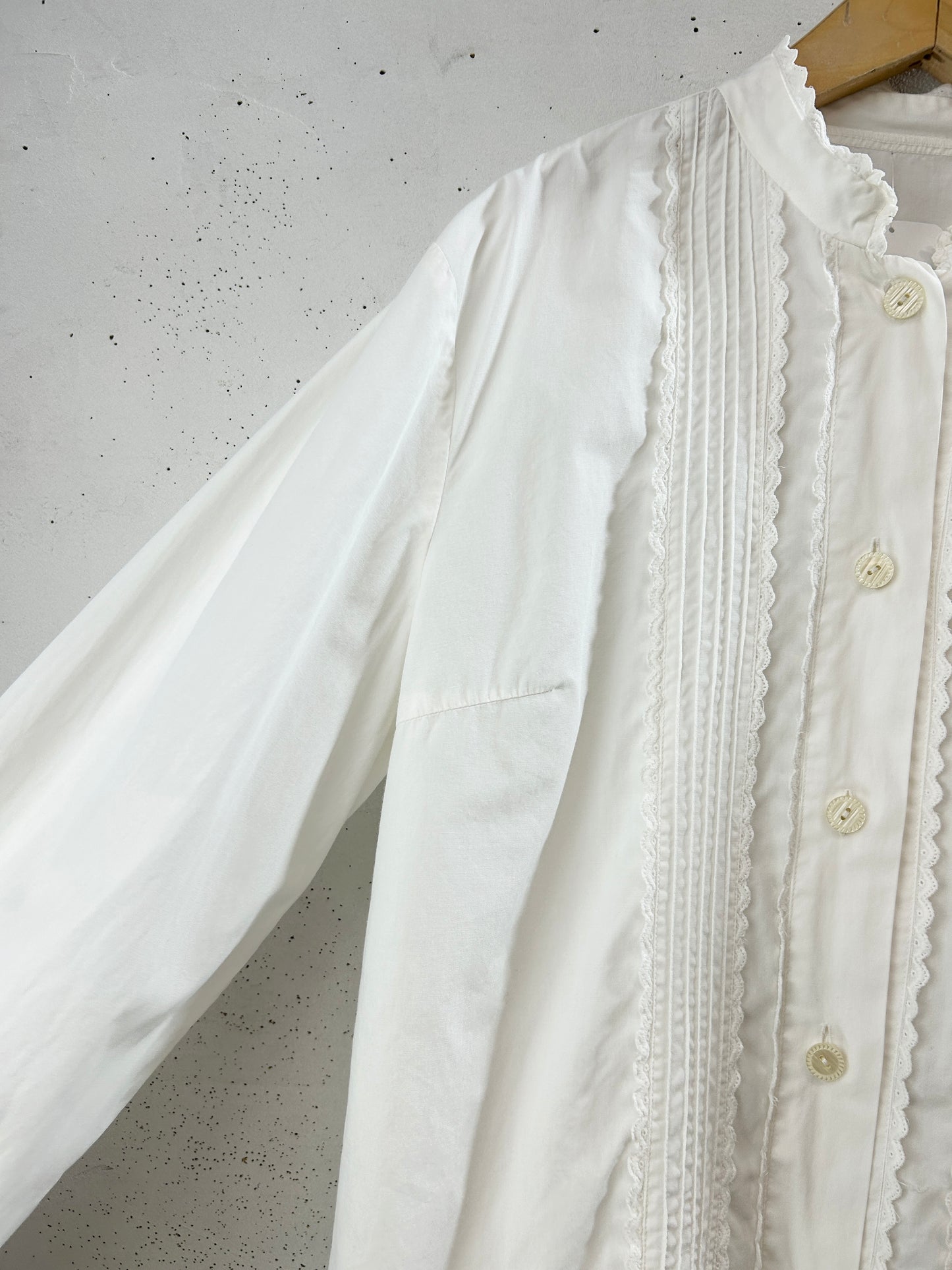 Vintage White Blouse [G32991]