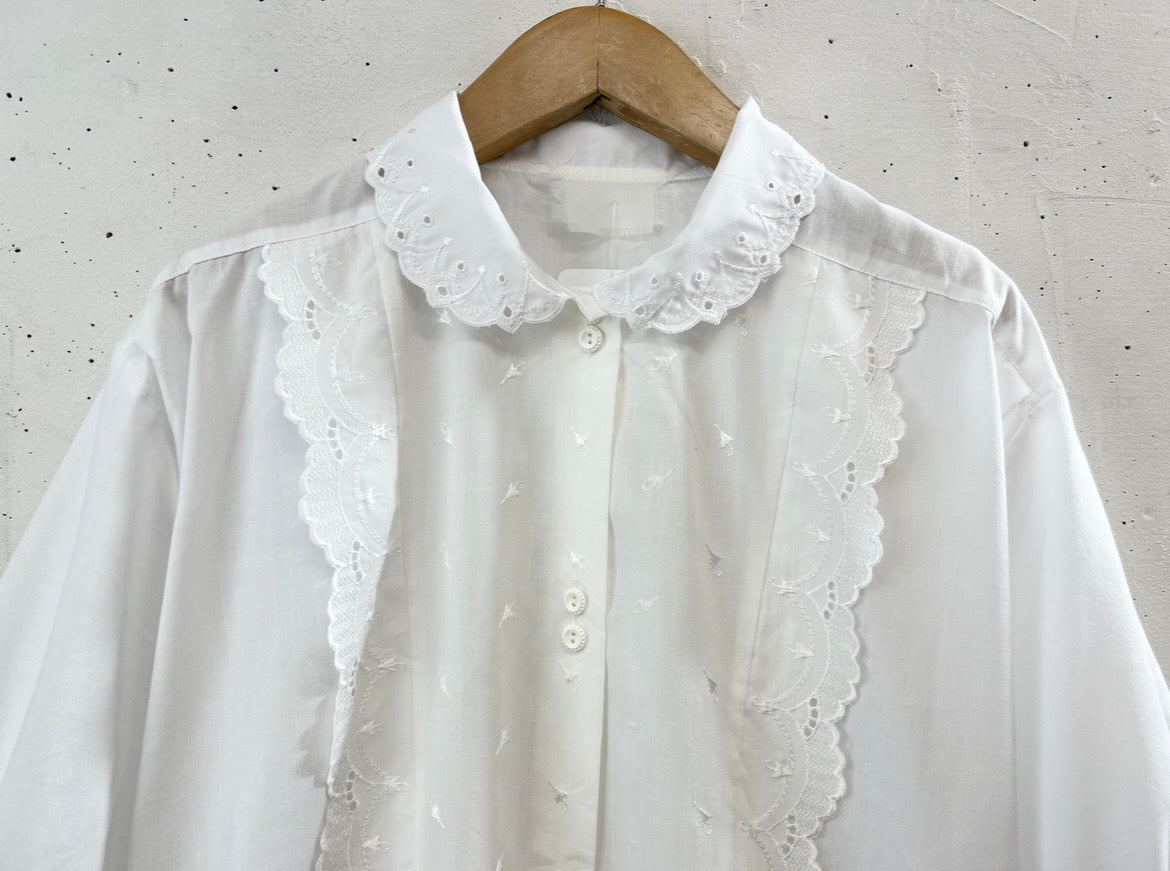 Vintage White Blouse Umbrella Stitch [D32077]