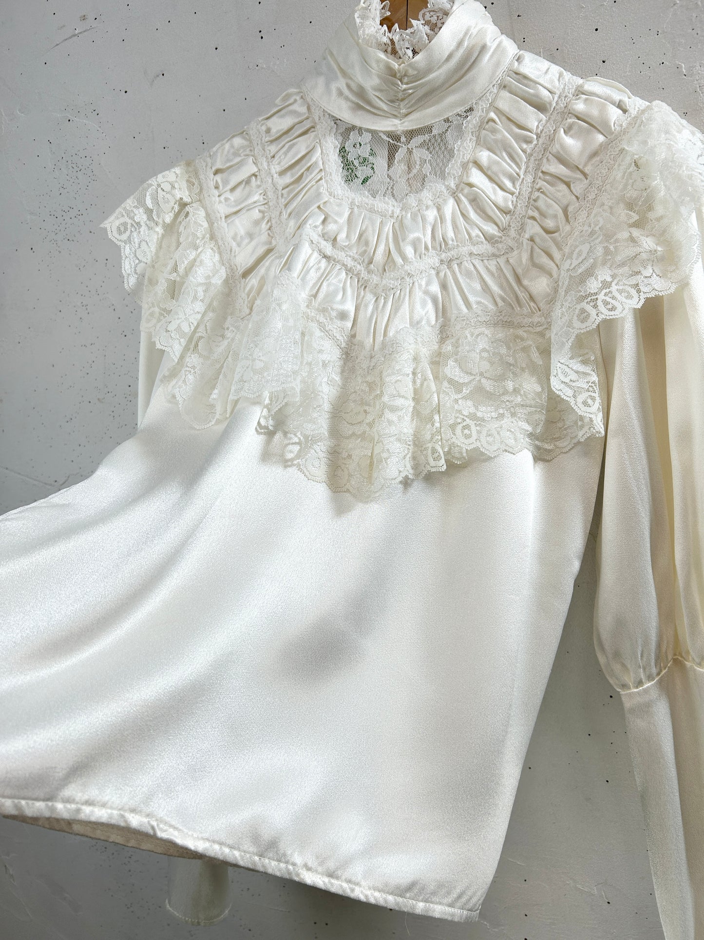 Vintage White Blouse 〜GUNNE SAX〜 [H33386]