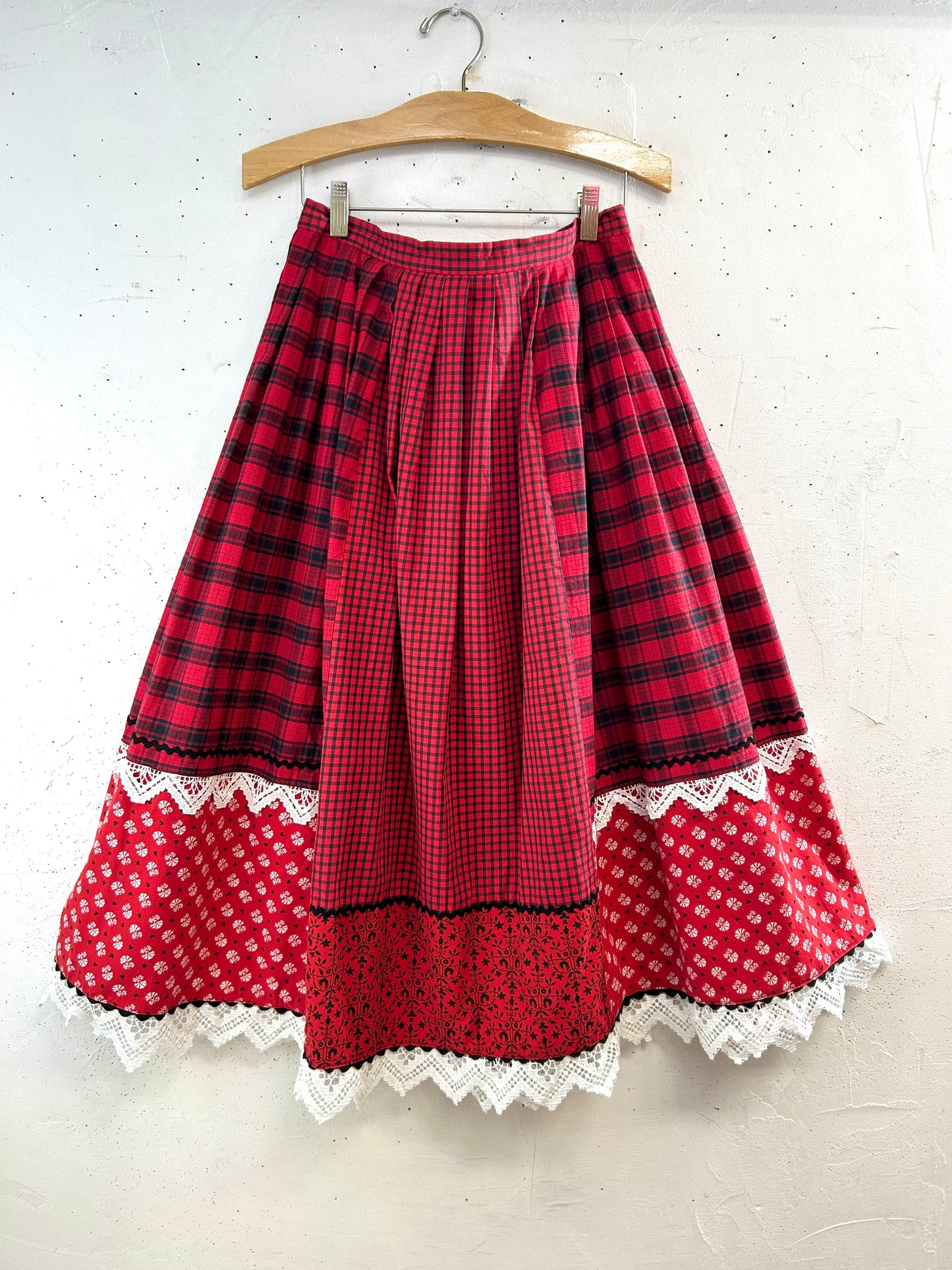 Vintage Tyrol Skirt MADE IN GERMANY [D32195]