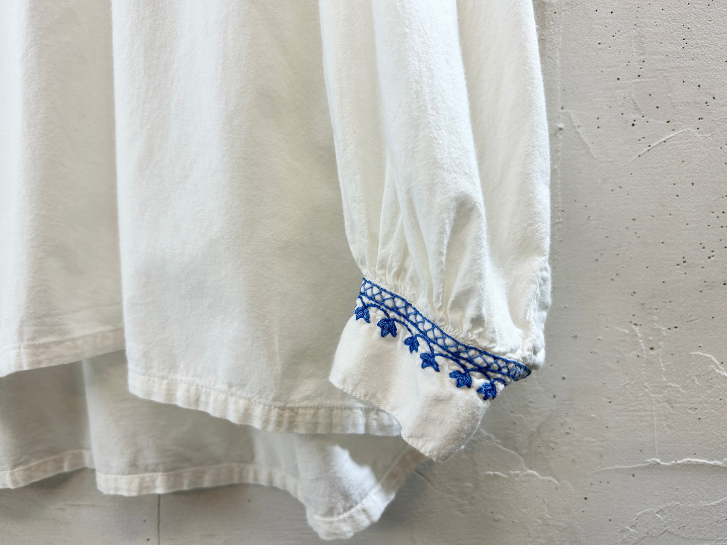 Vintage Shirt Blue Embroidery [H30759]