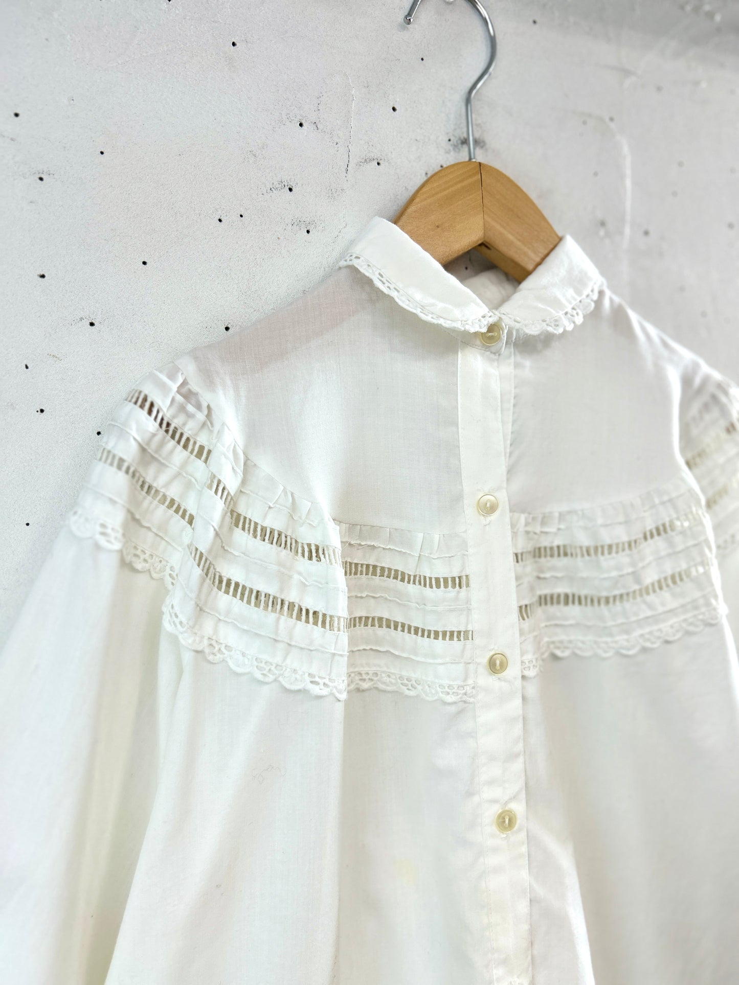 Vintage White Blouse [A31437]