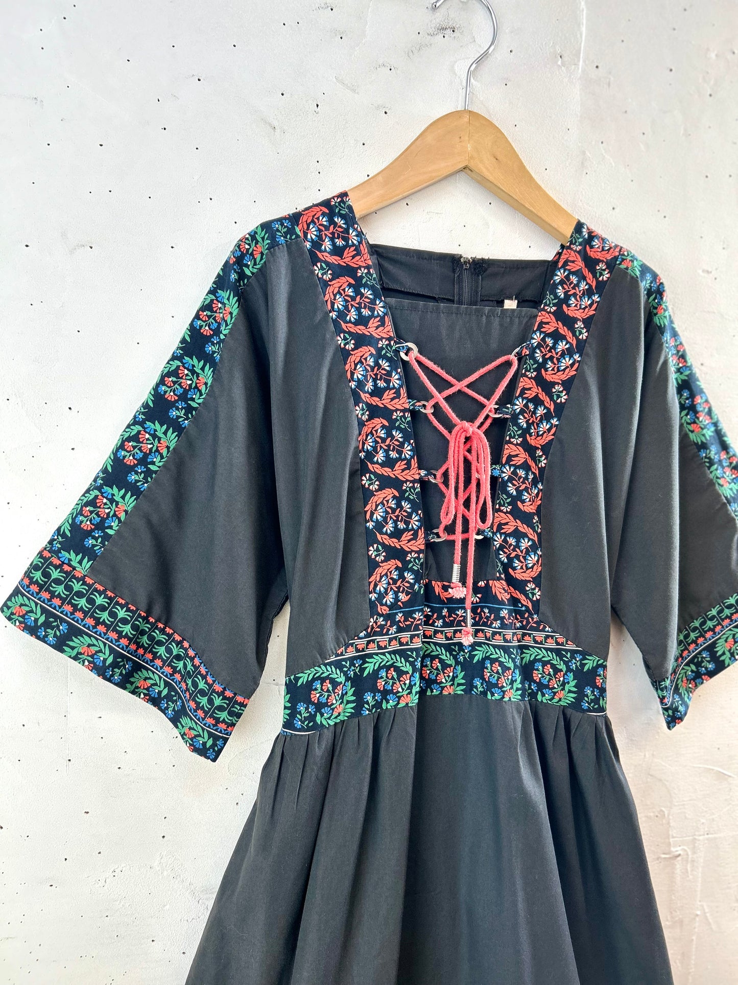 '70s Vintage Dress [F30534]
