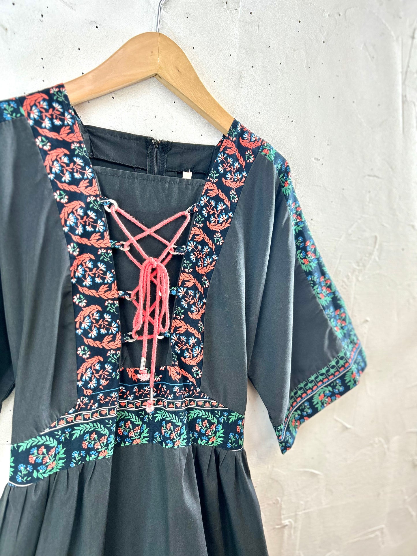 '70s Vintage Dress [F30534]