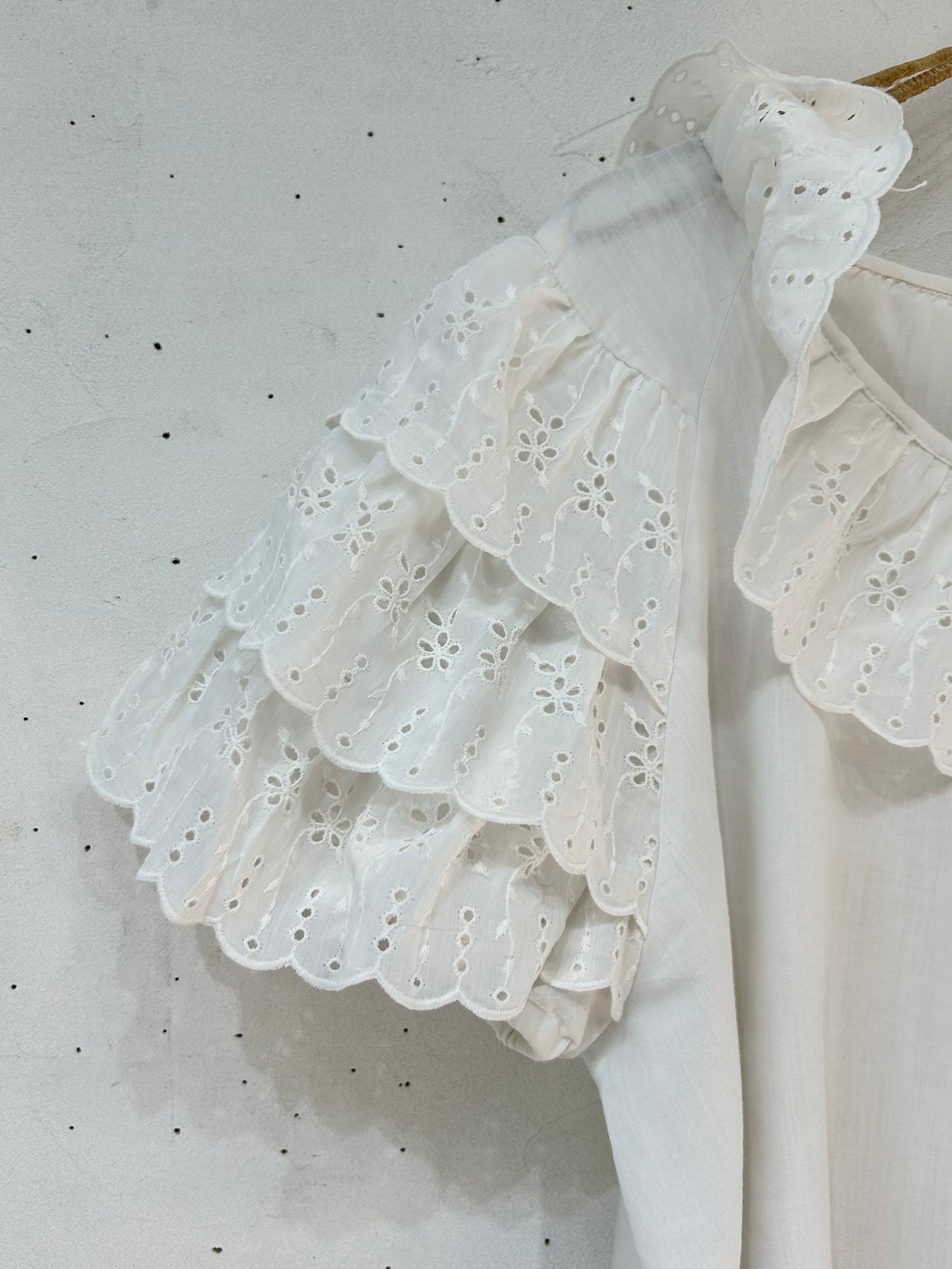 Vintage White Blouse [D26807]