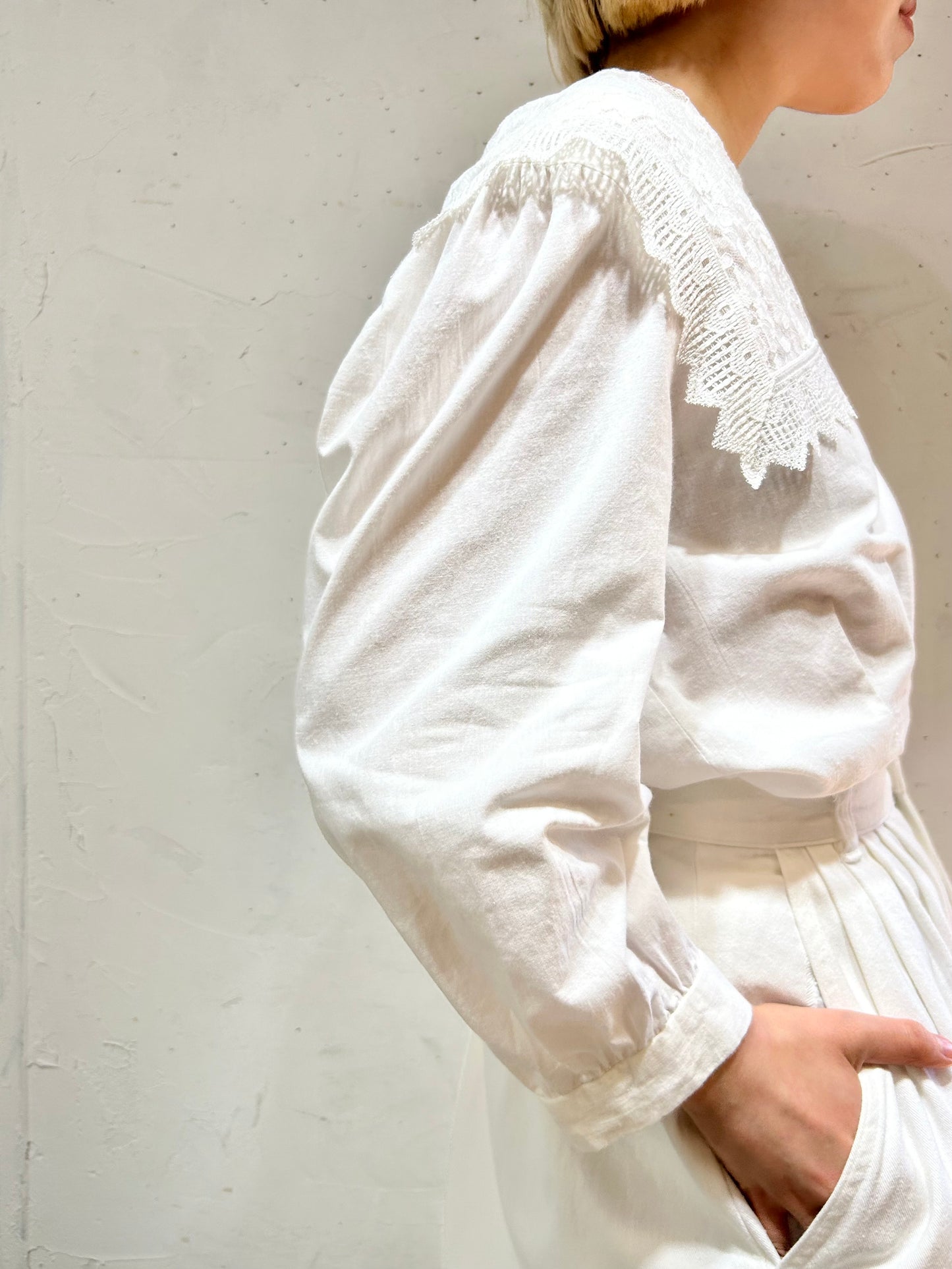 Vintage White Blouse MADE IN USA [E27121]